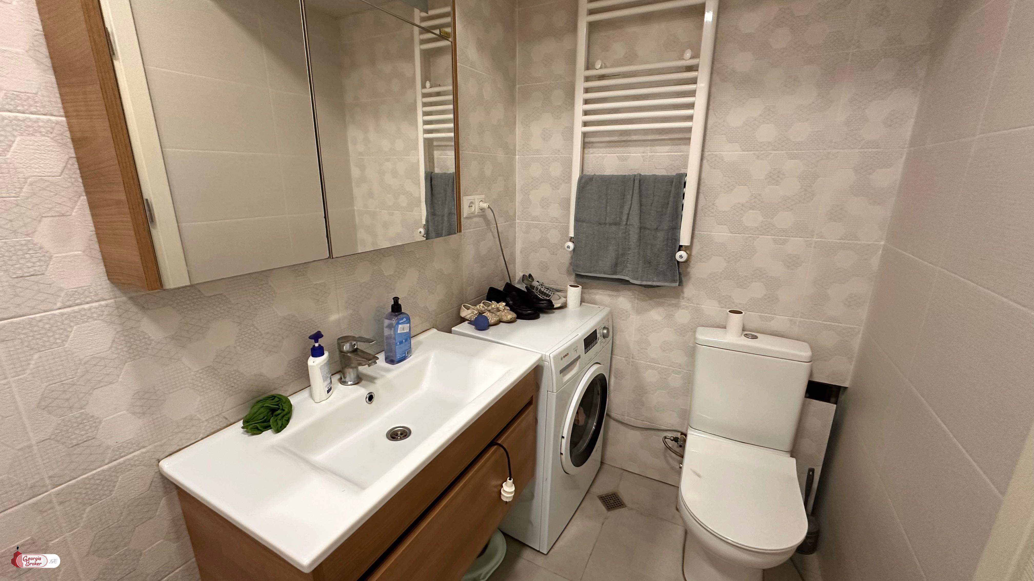 იყიდება ახალი გარემონტებული 2 ოთახიანი ბინა