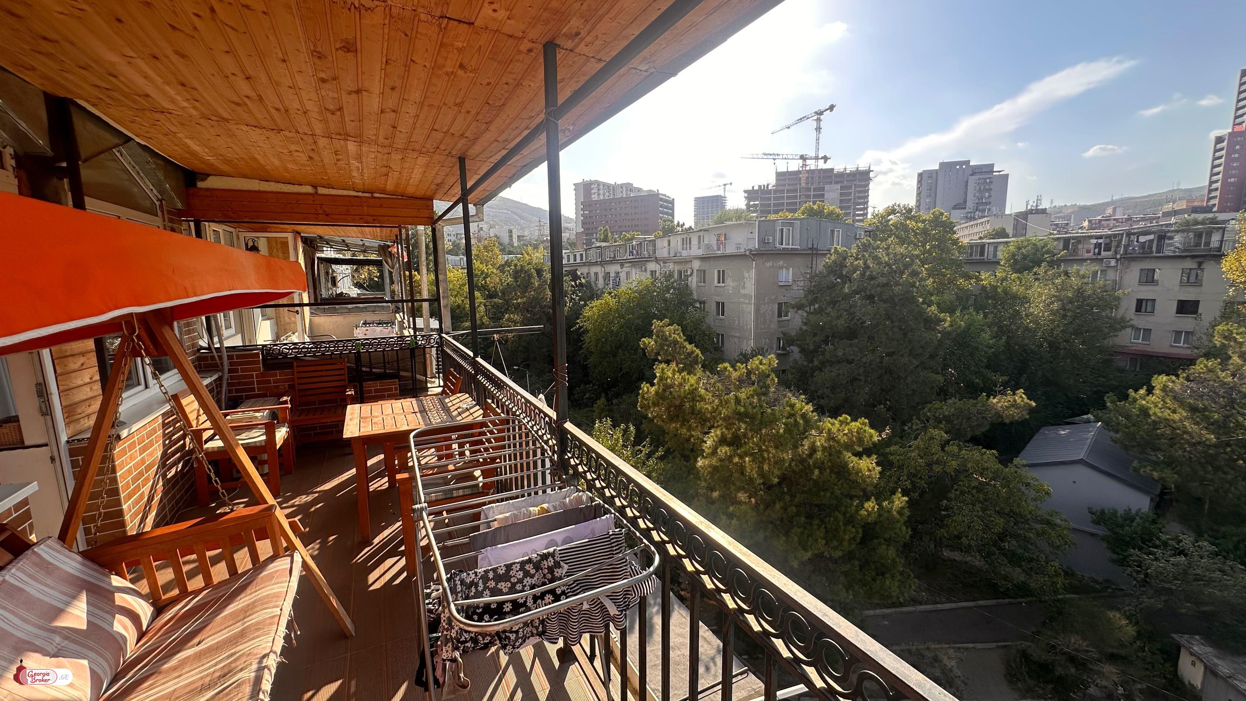 იყიდება ახალი გარემონტებული 2 ოთახიანი ბინა