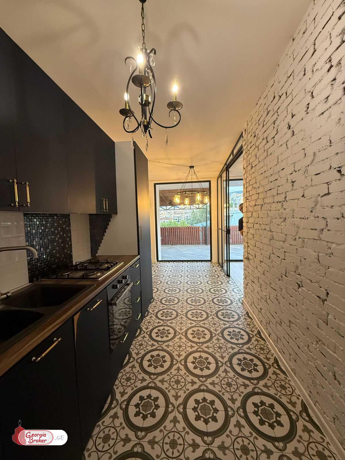 продается квартира с новым ремонтом 3-комнаты