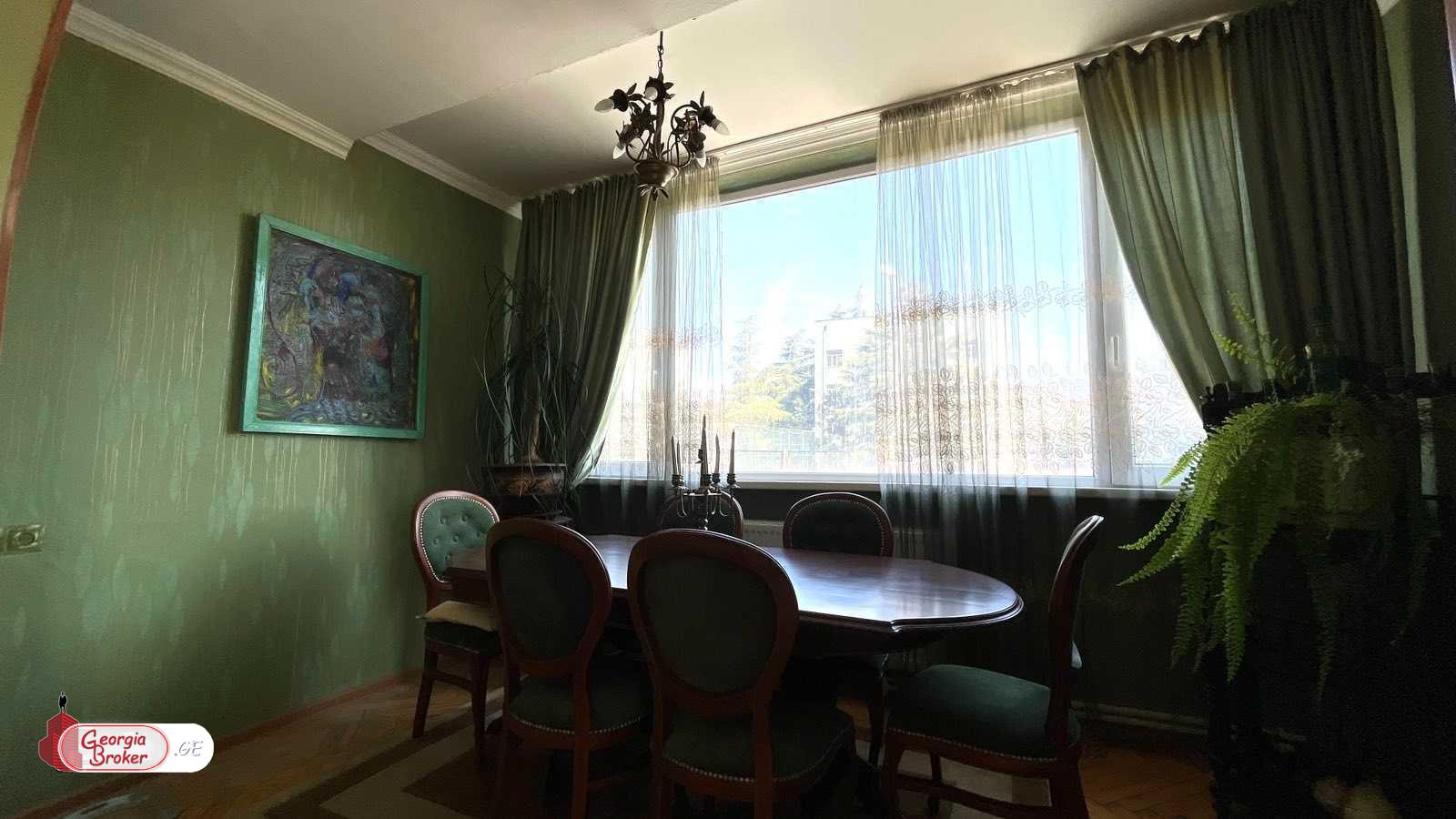 продается квартира с новым ремонтом 4-комнаты