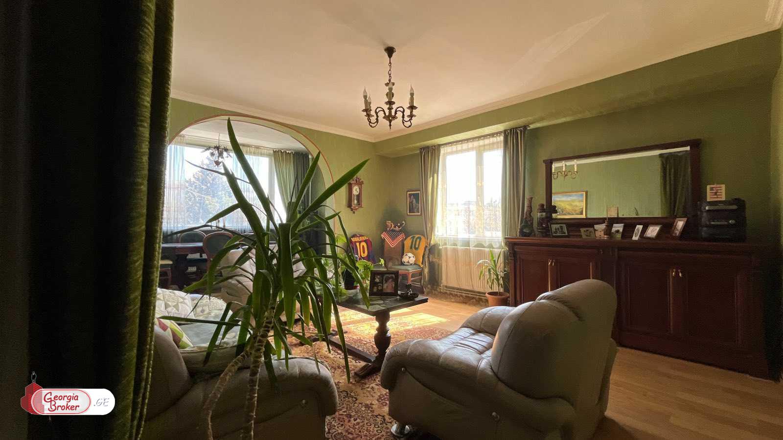 продается квартира с новым ремонтом 4-комнаты