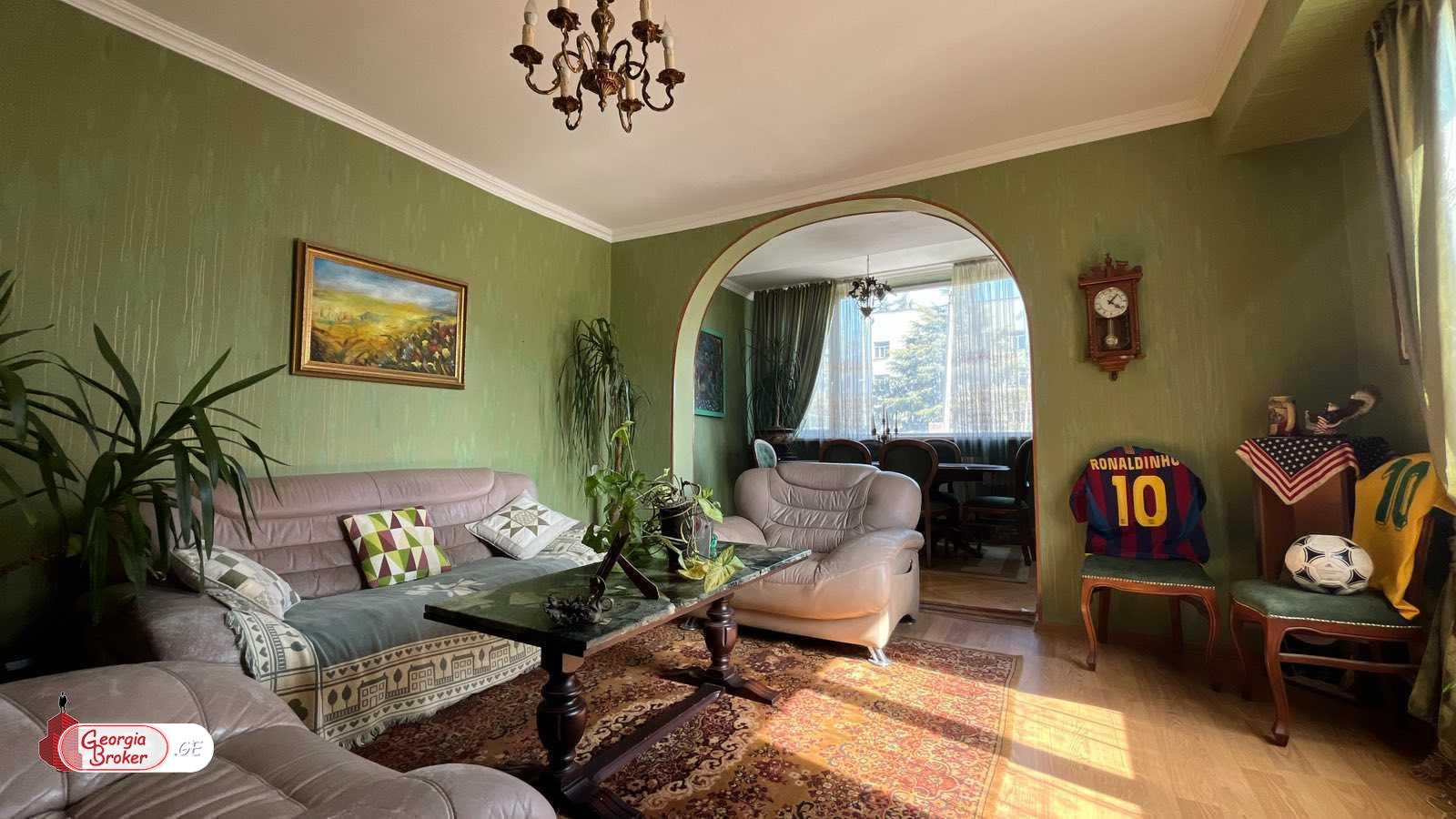 продается квартира с новым ремонтом 4-комнаты