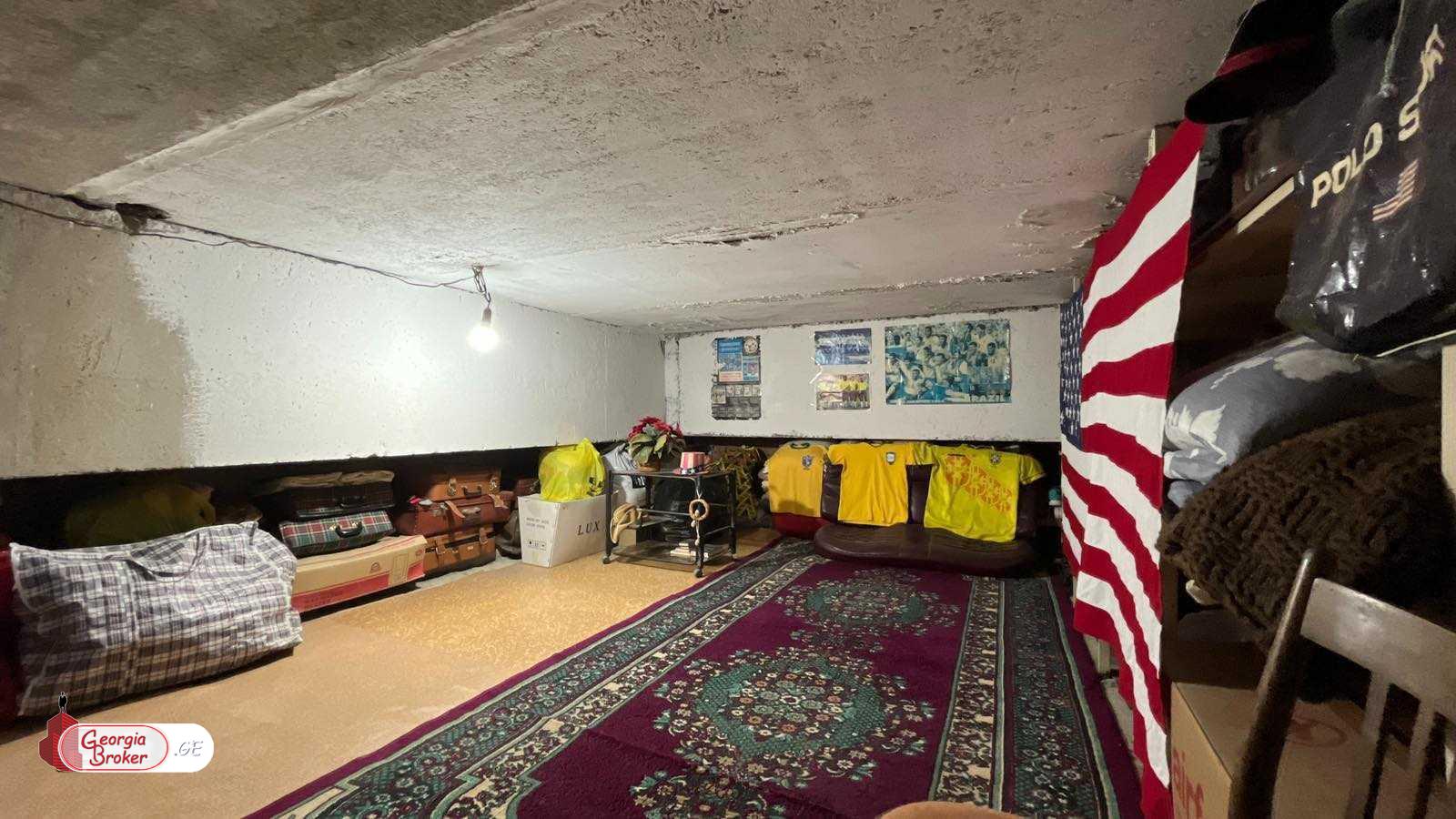 продается квартира с новым ремонтом 4-комнаты