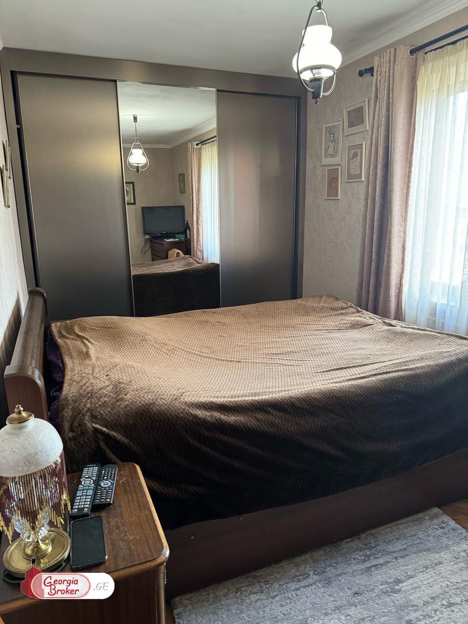 продается квартира с новым ремонтом 4-комнаты