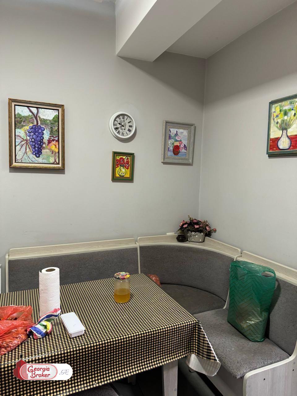 продается квартира с новым ремонтом 4-комнаты