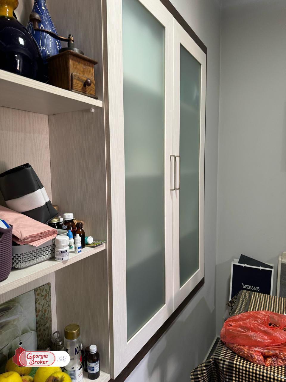 продается квартира с новым ремонтом 4-комнаты