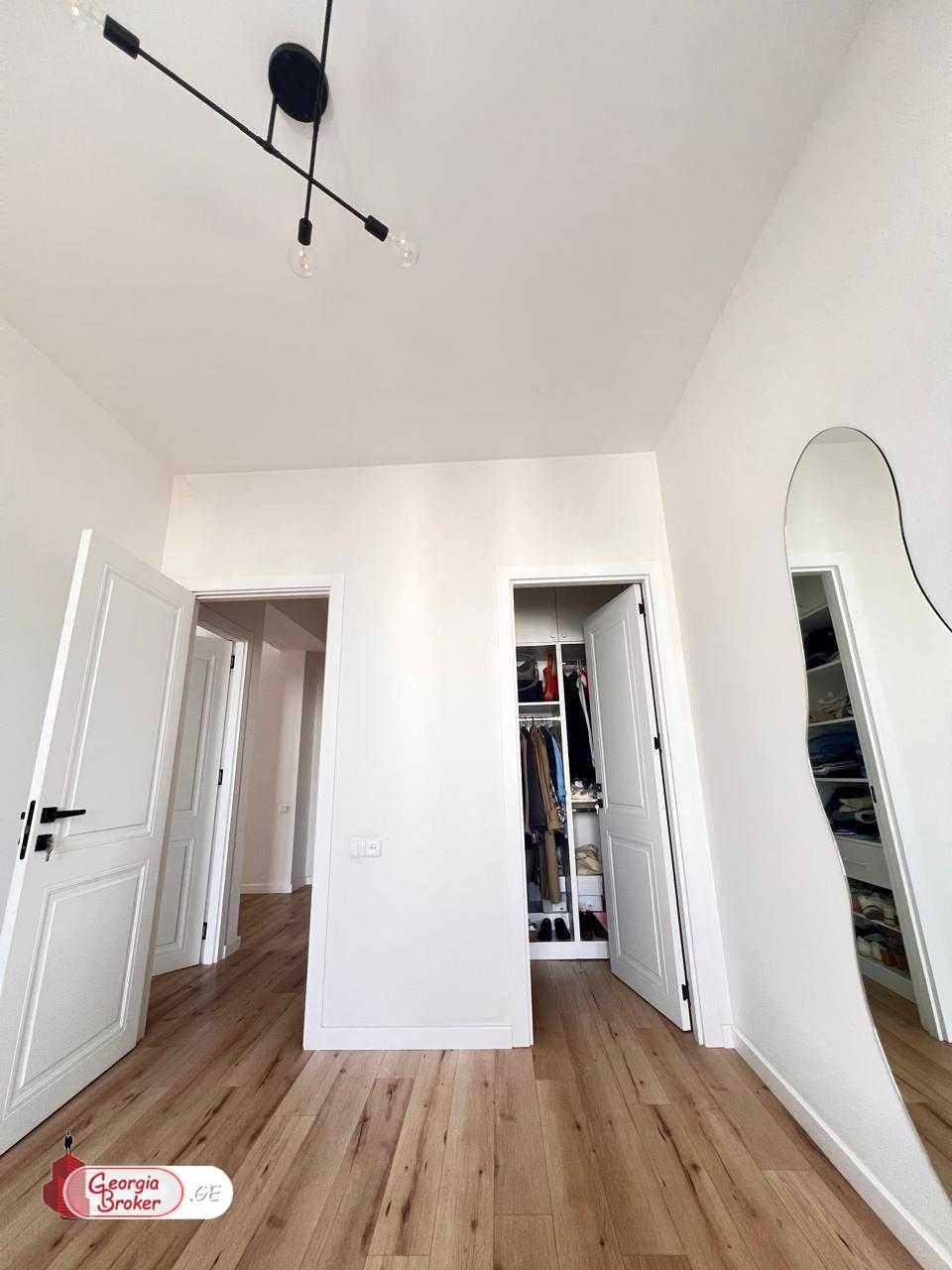 იყიდება ახალი გარემონტებული 3 ოთახიანი ბინა