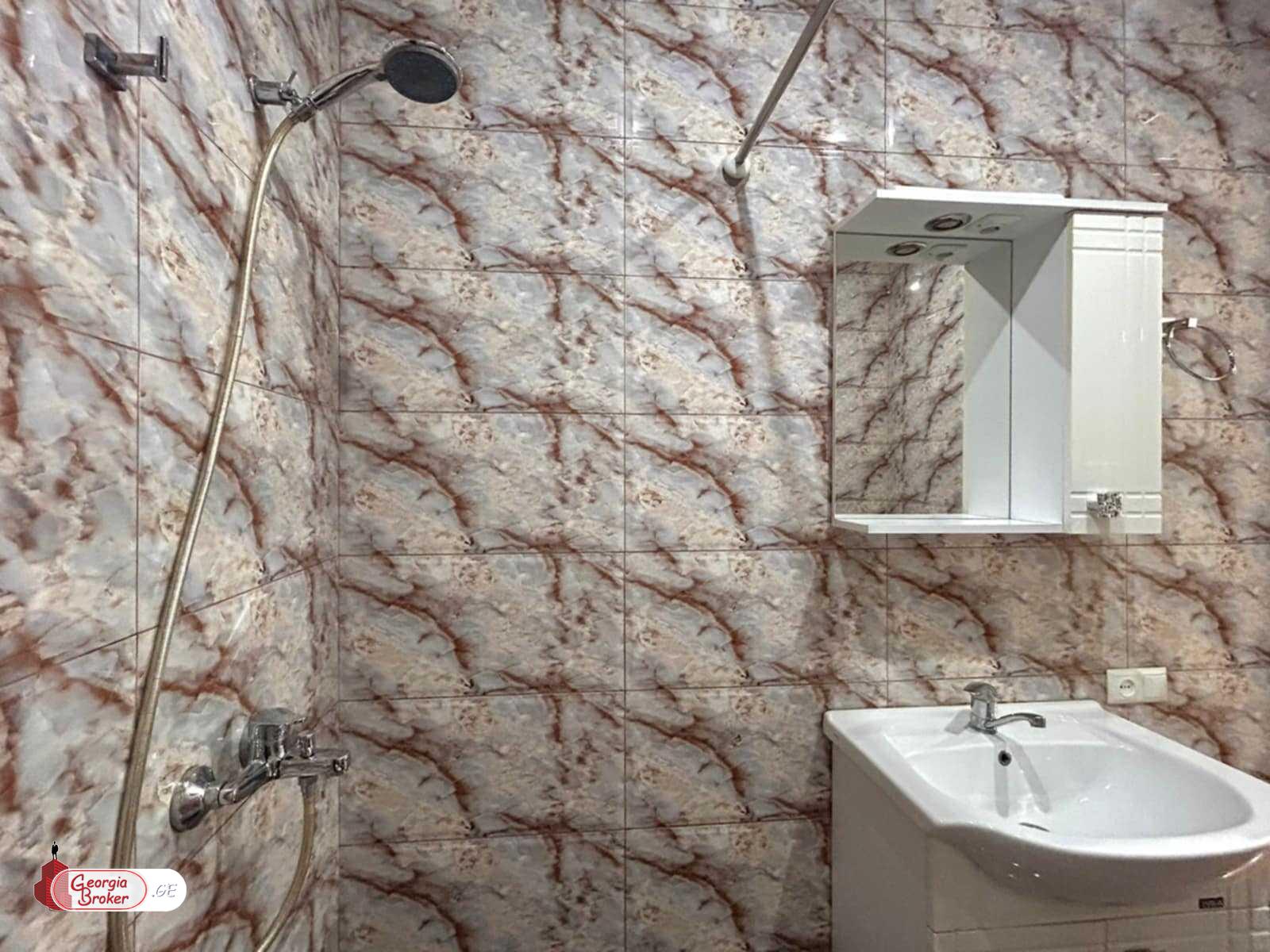 продается квартира с новым ремонтом 3-комнаты