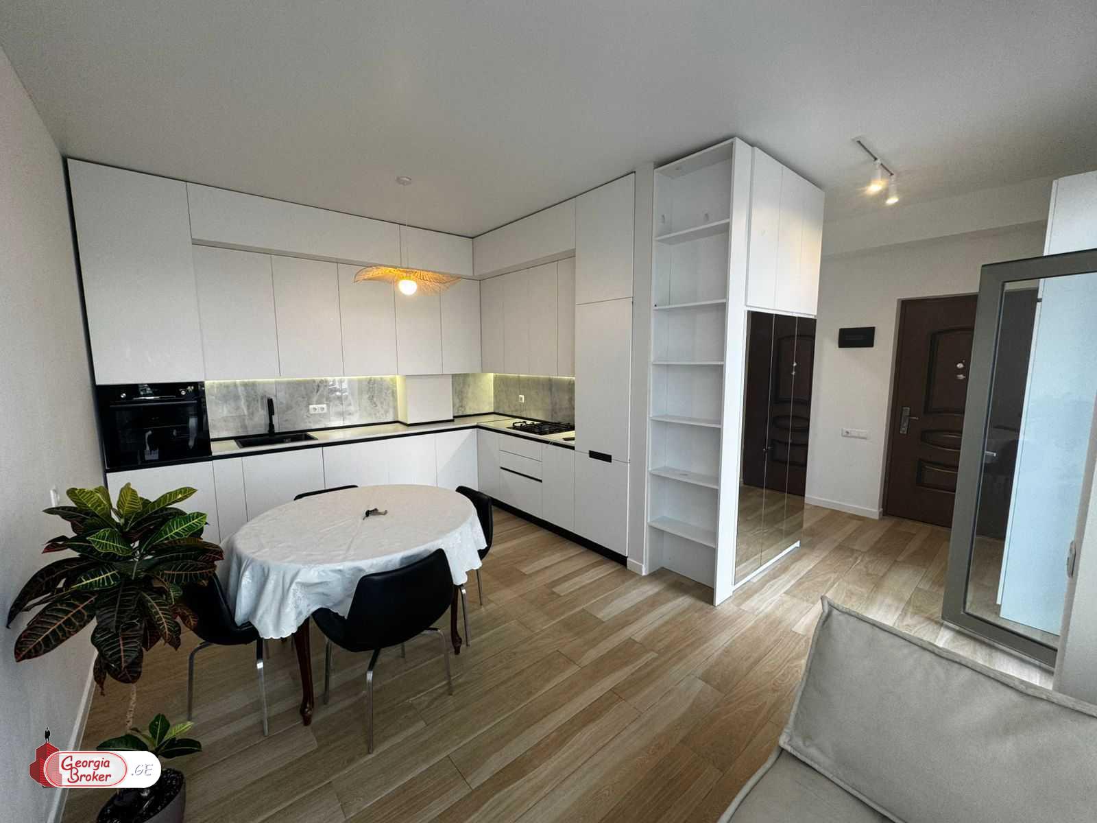 продается квартира с новым ремонтом 2-комнаты