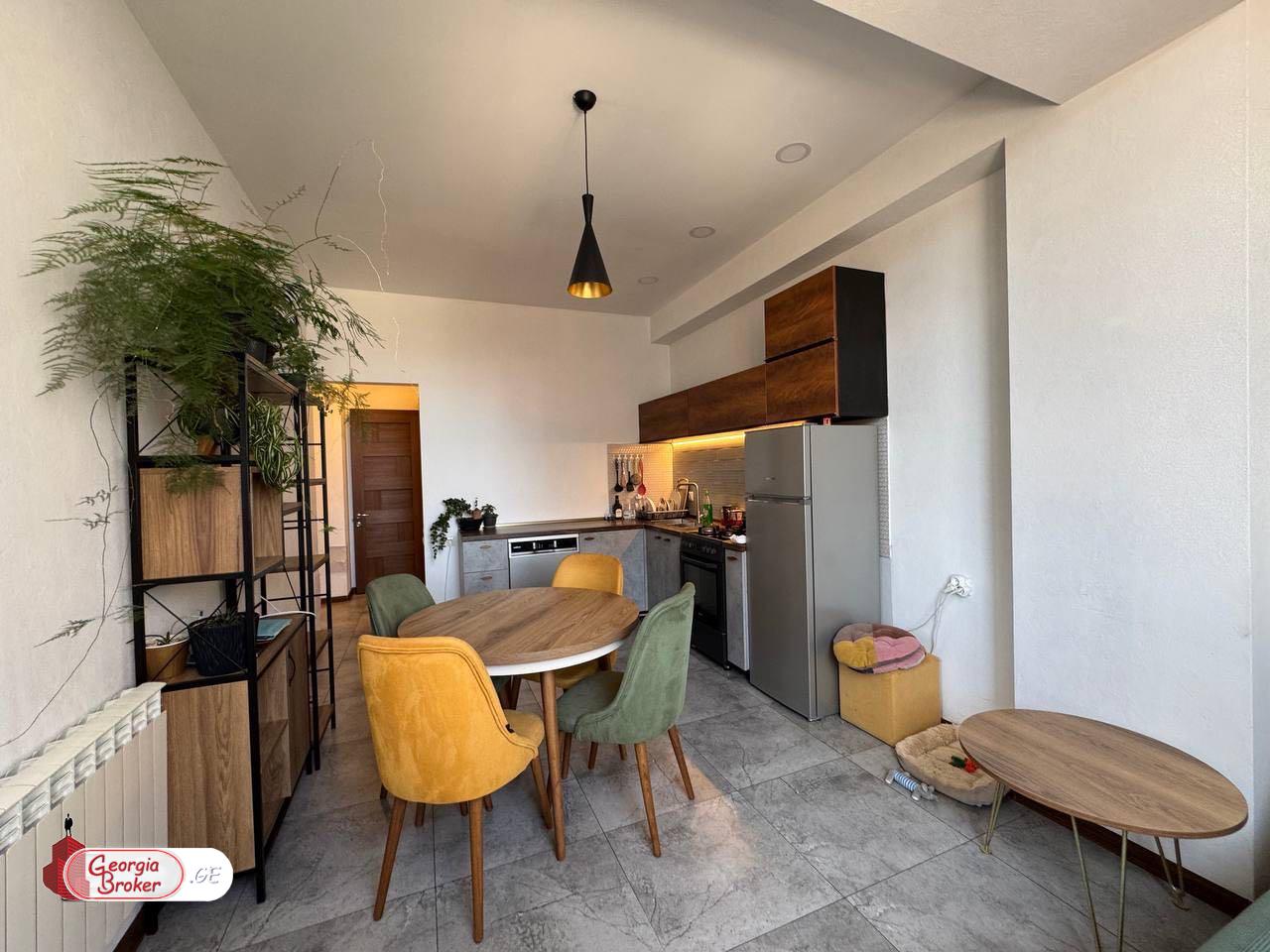 продается квартира с новым ремонтом 3-комнаты