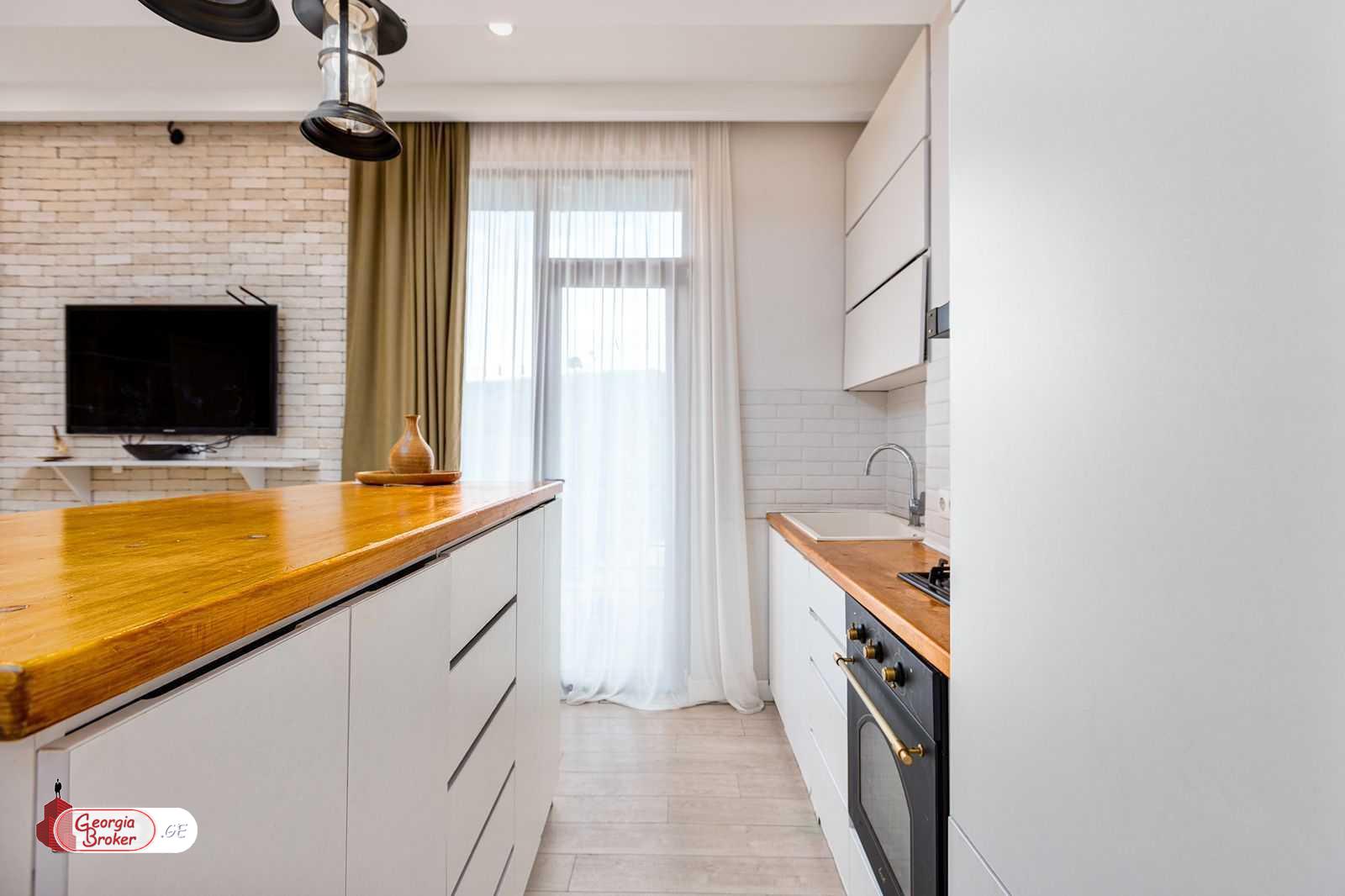 продается квартира с новым ремонтом 4-комнаты