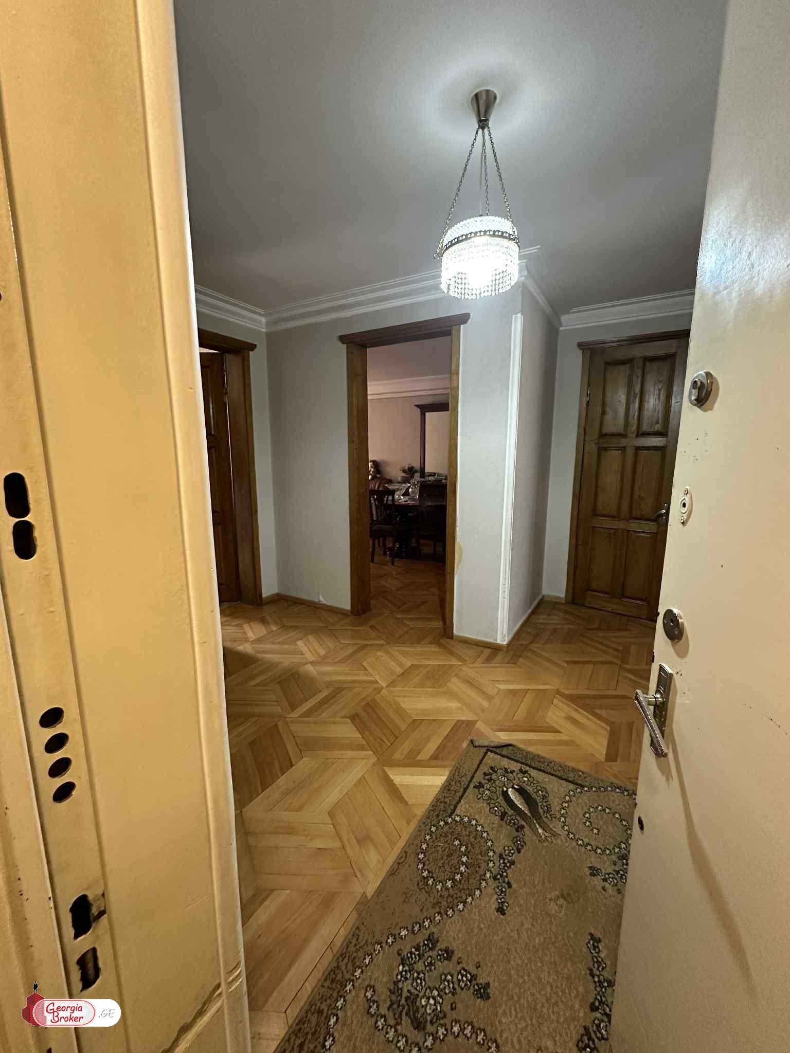 продается квартира с новым ремонтом 3-комнаты