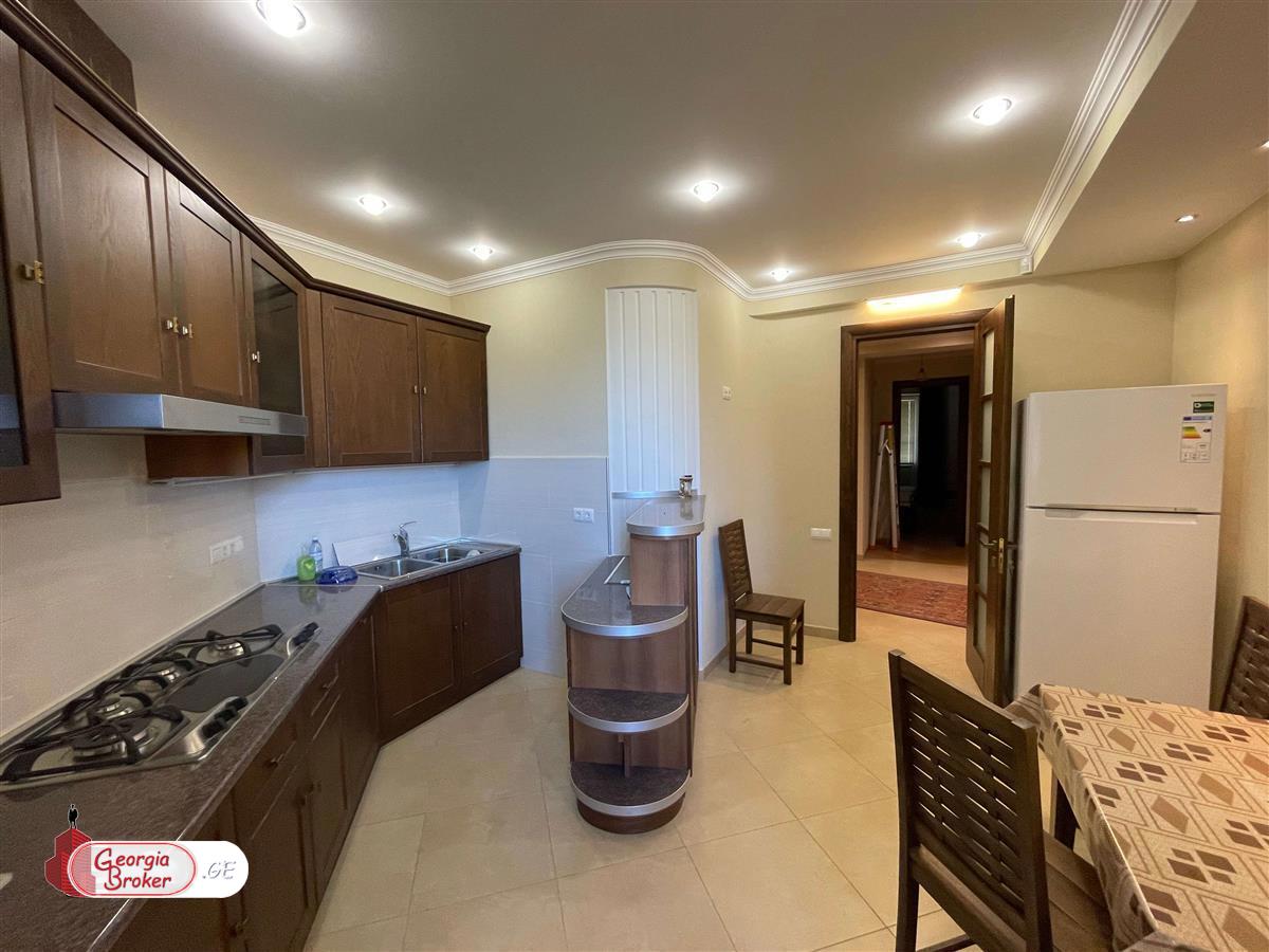 продается квартира с новым ремонтом 5-комнат