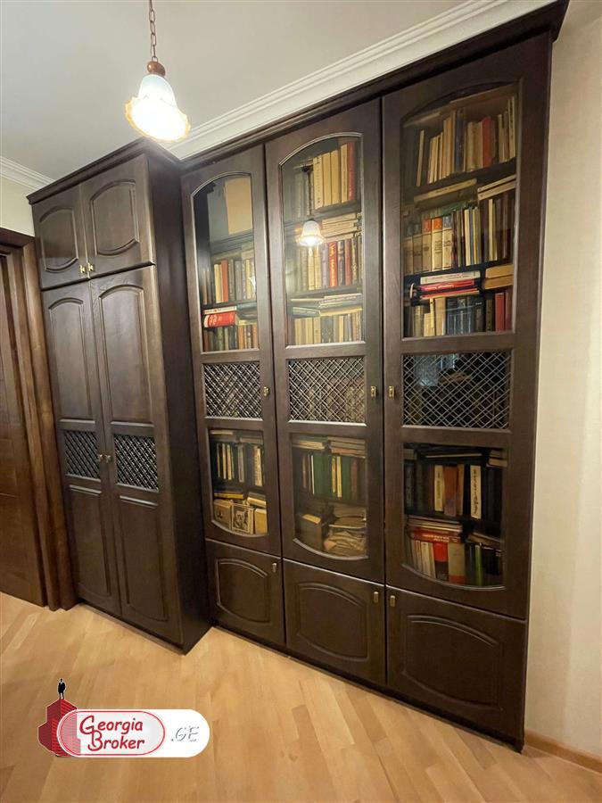 продается квартира с новым ремонтом 5-комнат