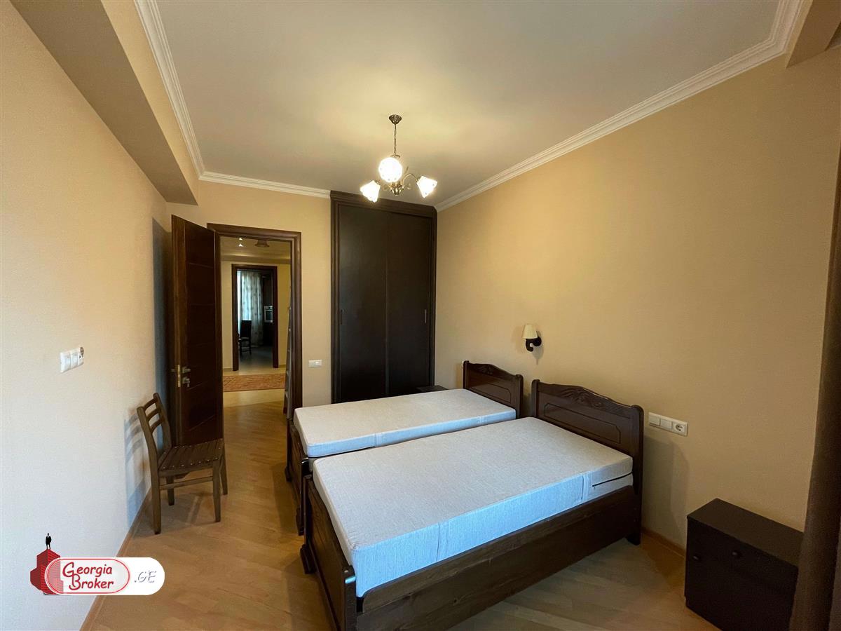 продается квартира с новым ремонтом 5-комнат