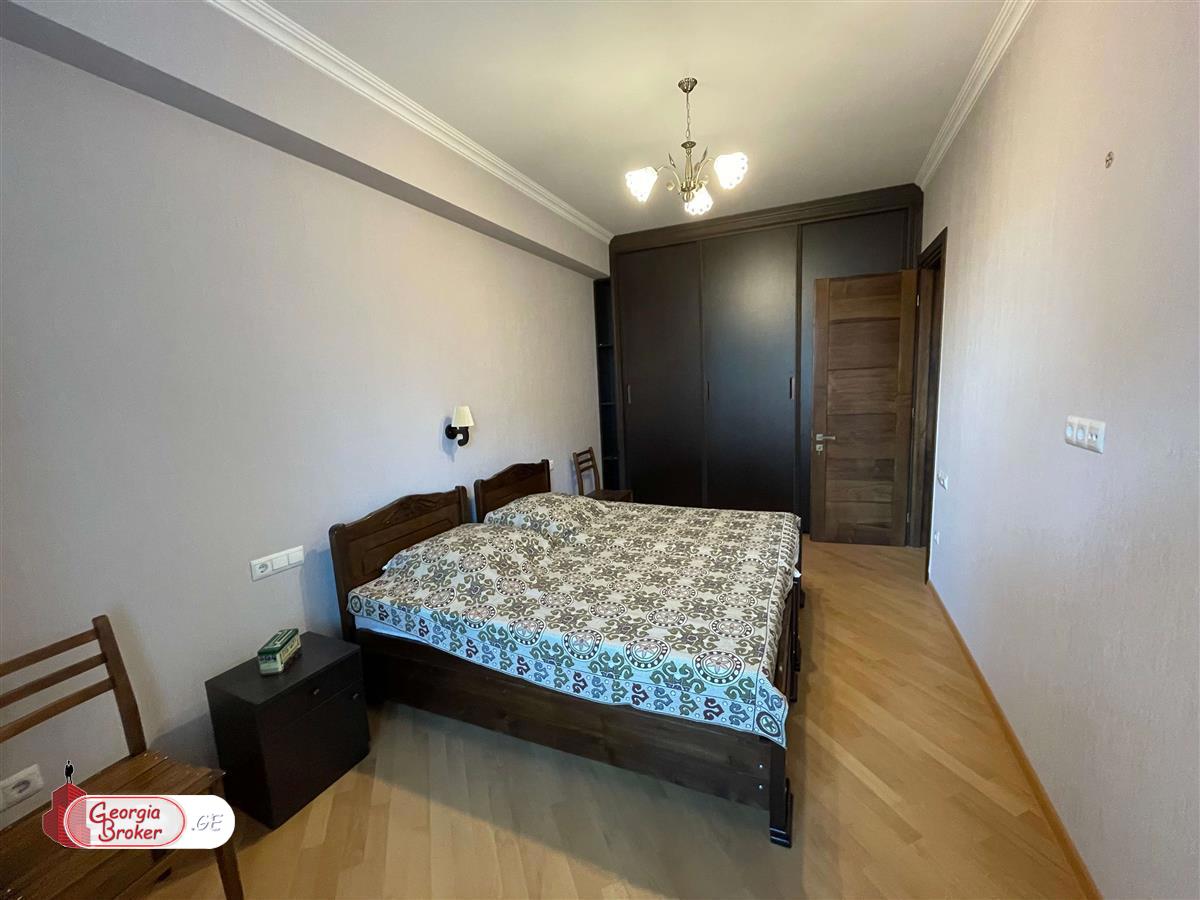 продается квартира с новым ремонтом 5-комнат