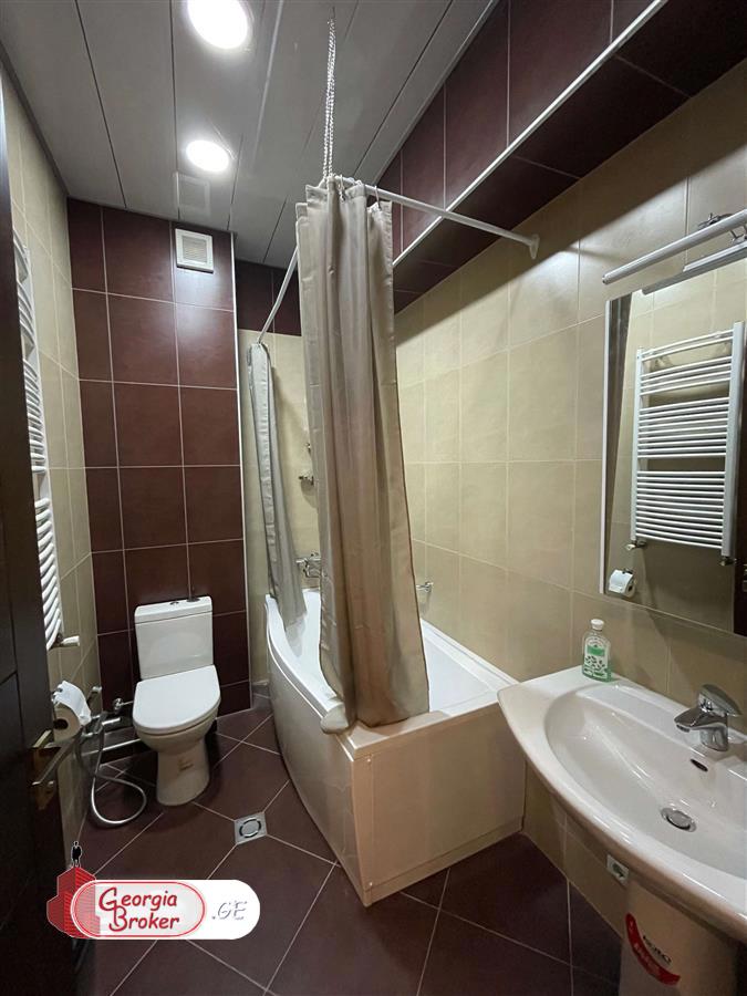 продается квартира с новым ремонтом 5-комнат