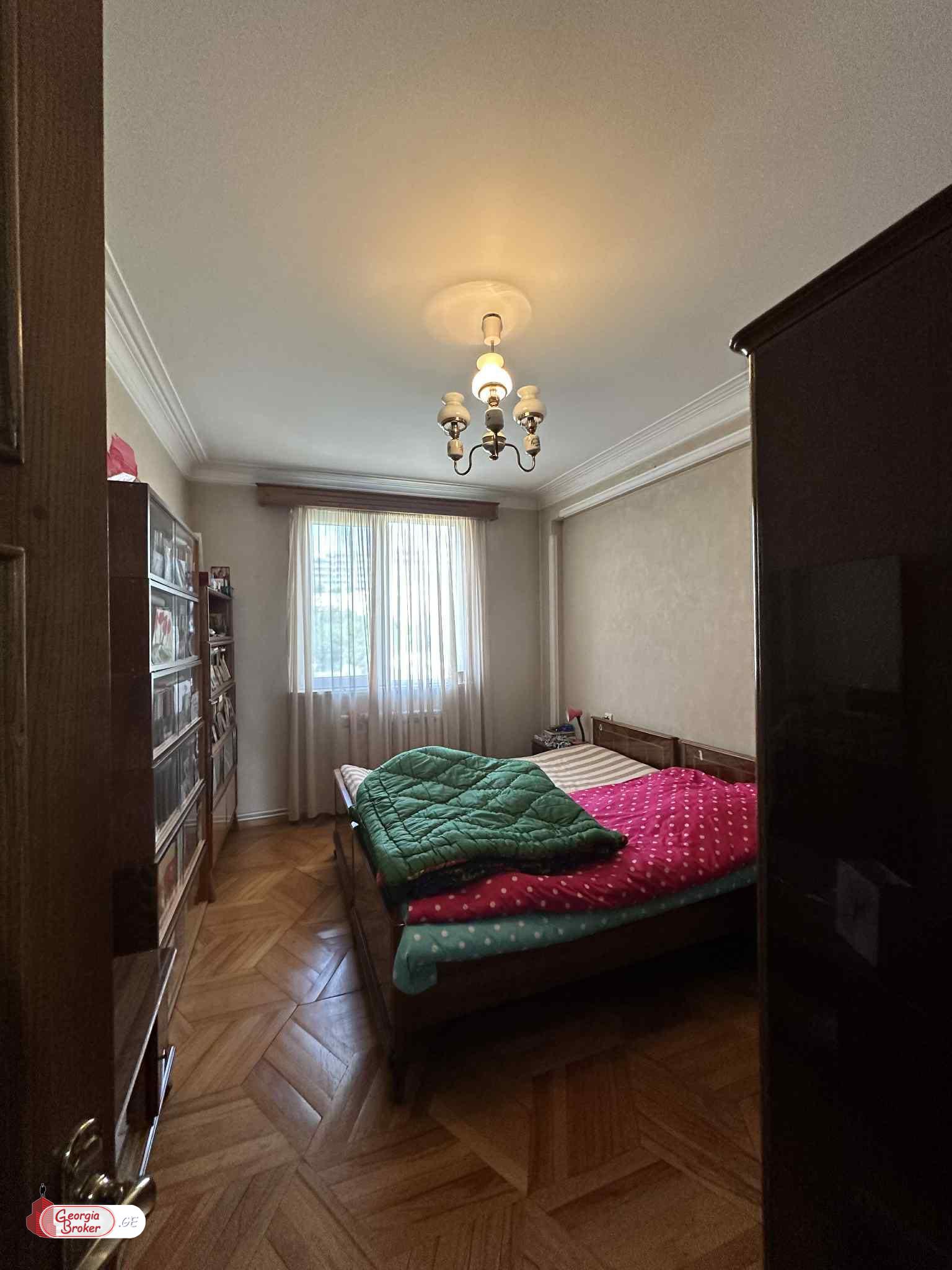 продается квартира с новым ремонтом 3-комнаты