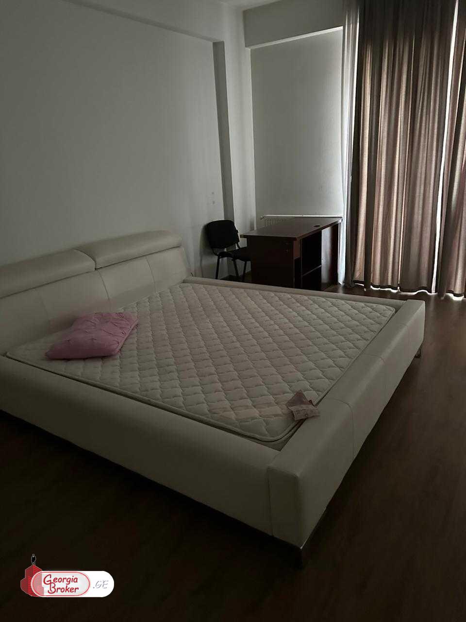 продается квартира с новым ремонтом 4-комнаты