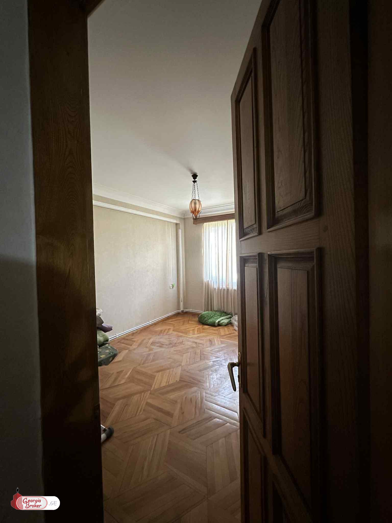 продается квартира с новым ремонтом 3-комнаты