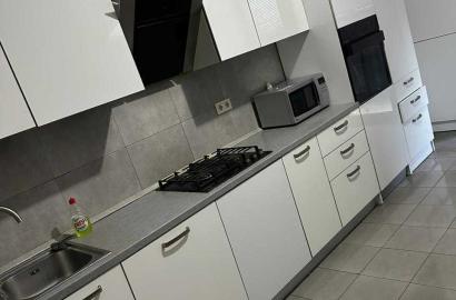 продается квартира с новым ремонтом 4-комнаты