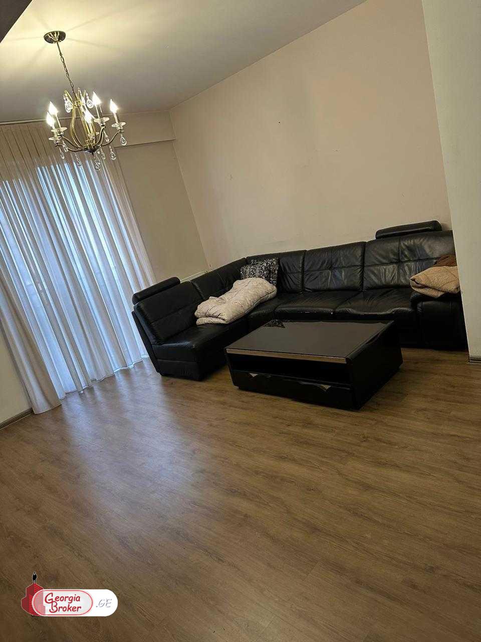 продается квартира с новым ремонтом 4-комнаты