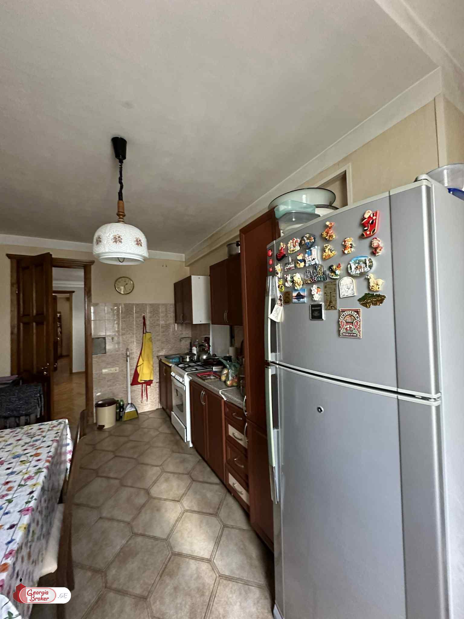 продается квартира с новым ремонтом 3-комнаты