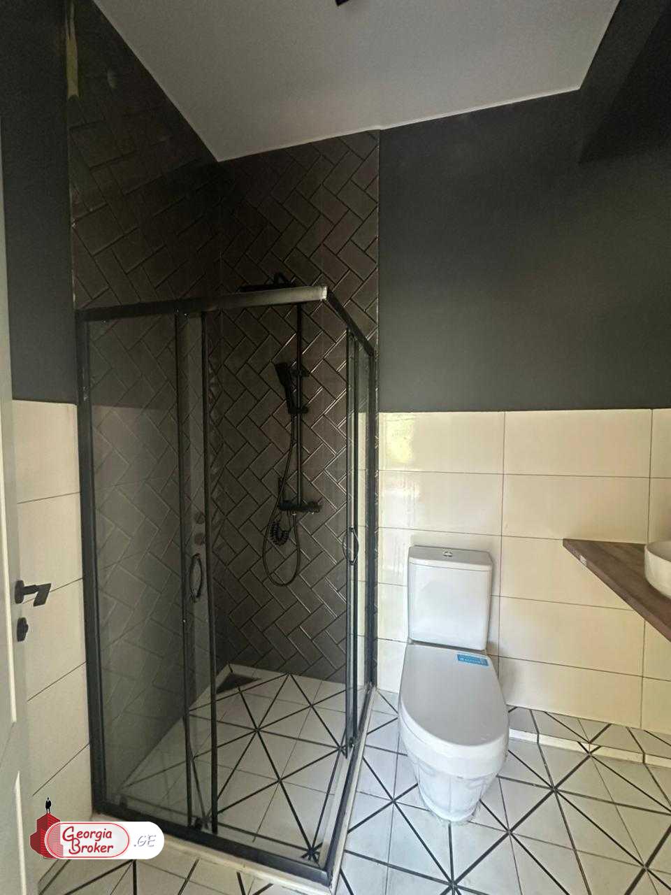 იყიდება ახალი გარემონტებული 3 ოთახიანი ბინა