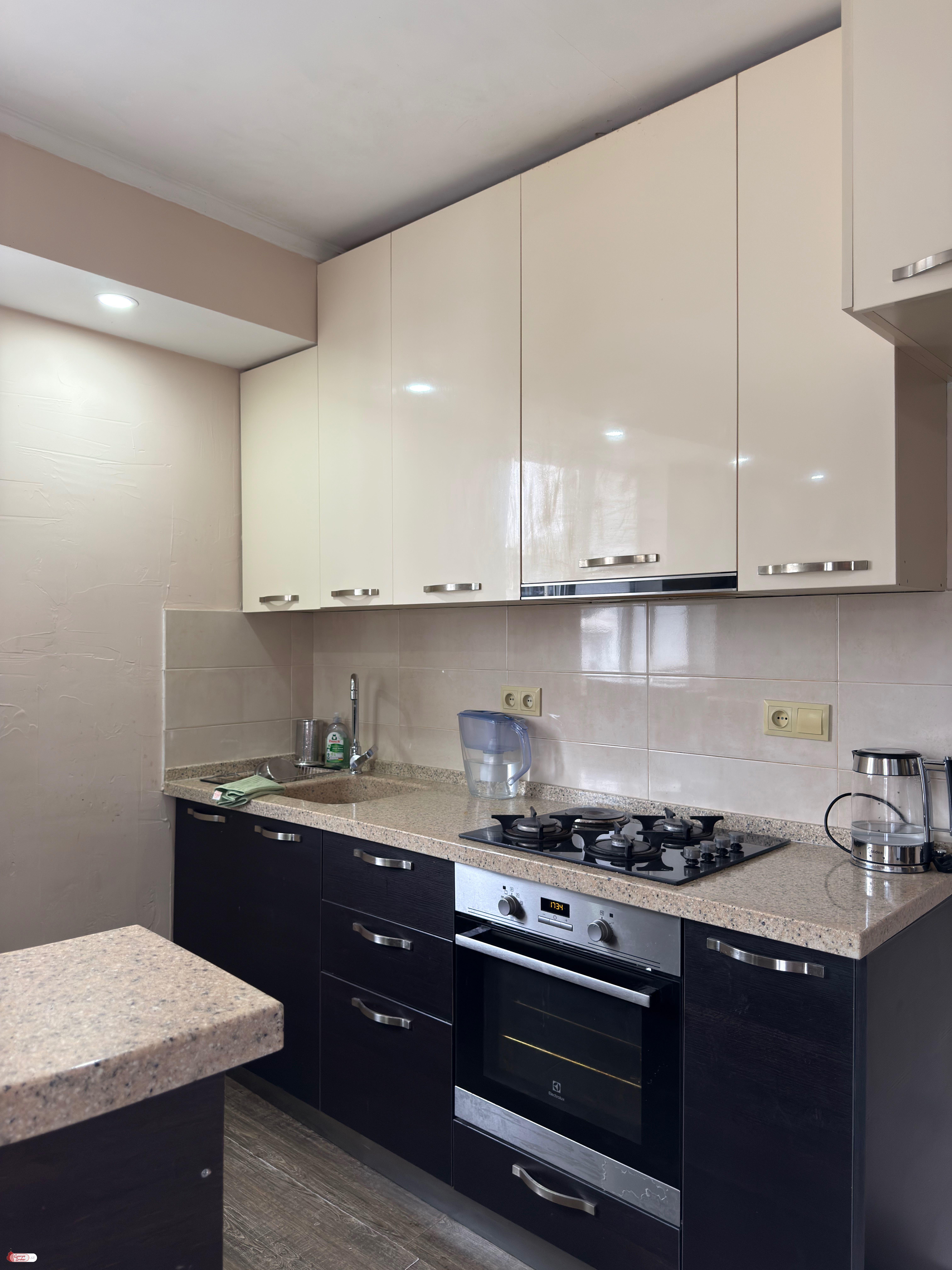 продается квартира с новым ремонтом 3-комнаты