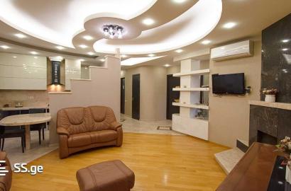 продается квартира с новым ремонтом 4-комнаты