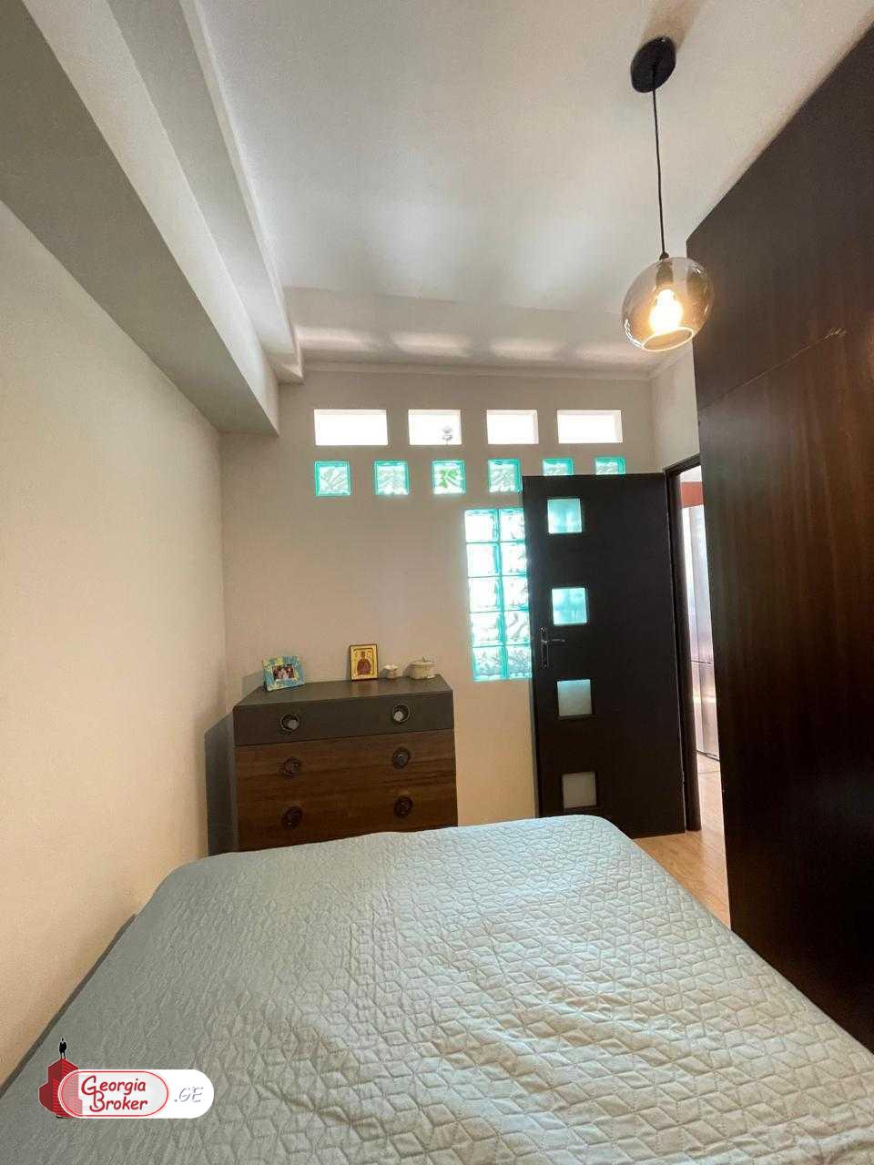 продается квартира с новым ремонтом 3-комнаты