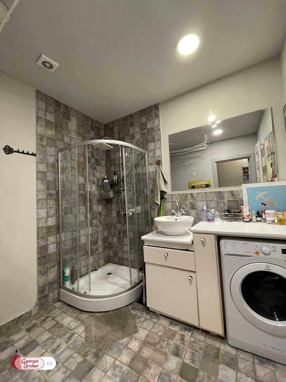 продается квартира с новым ремонтом 3-комнаты