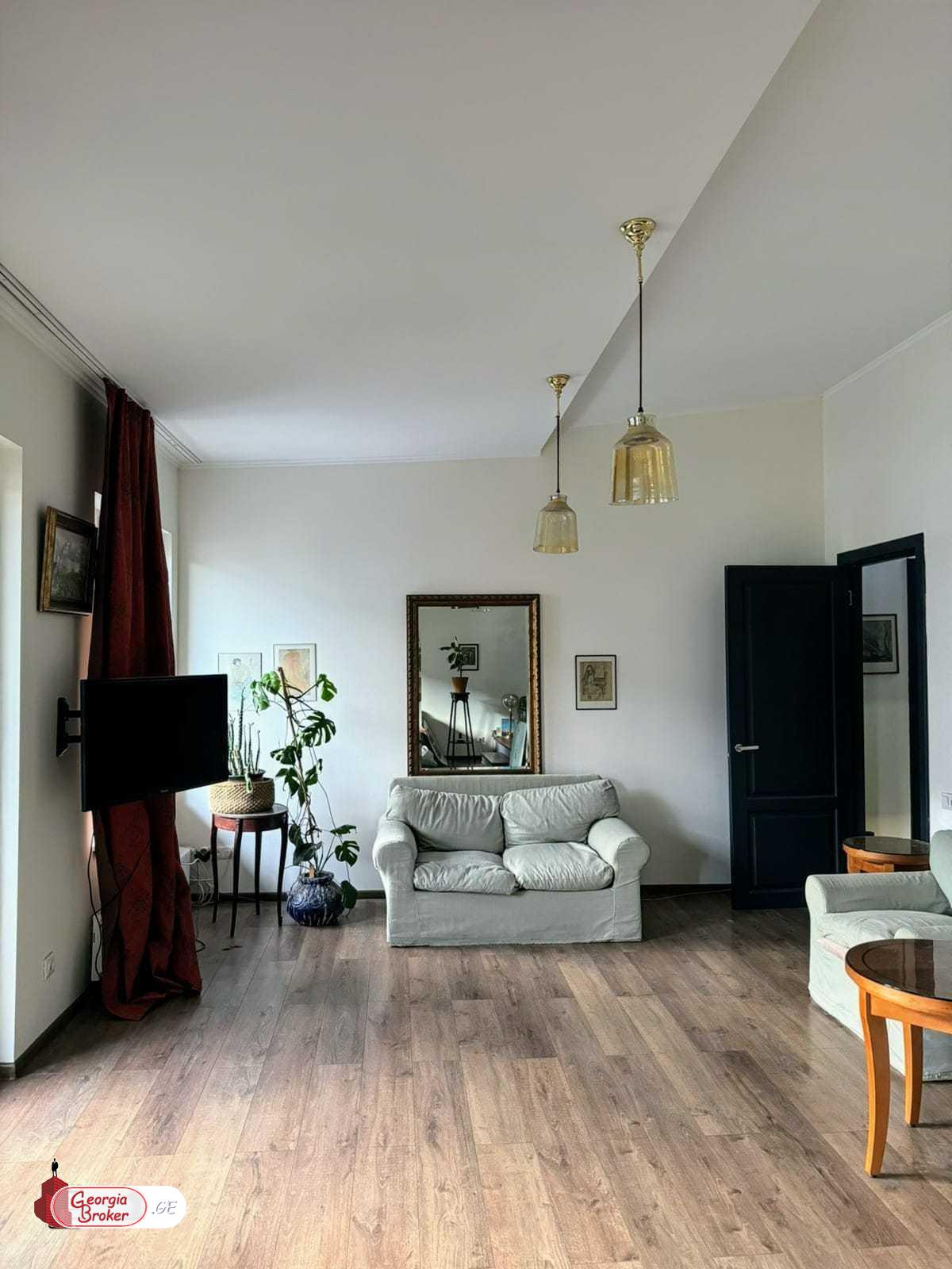 продается квартира с новым ремонтом 4-комнаты