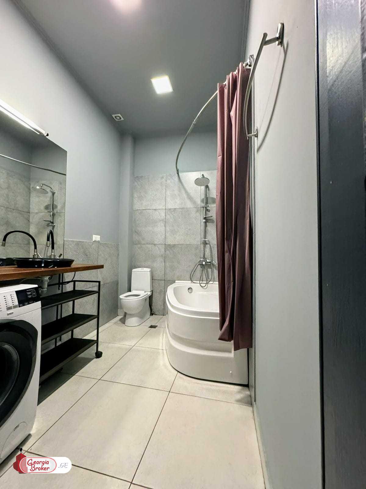 продается квартира с новым ремонтом 4-комнаты