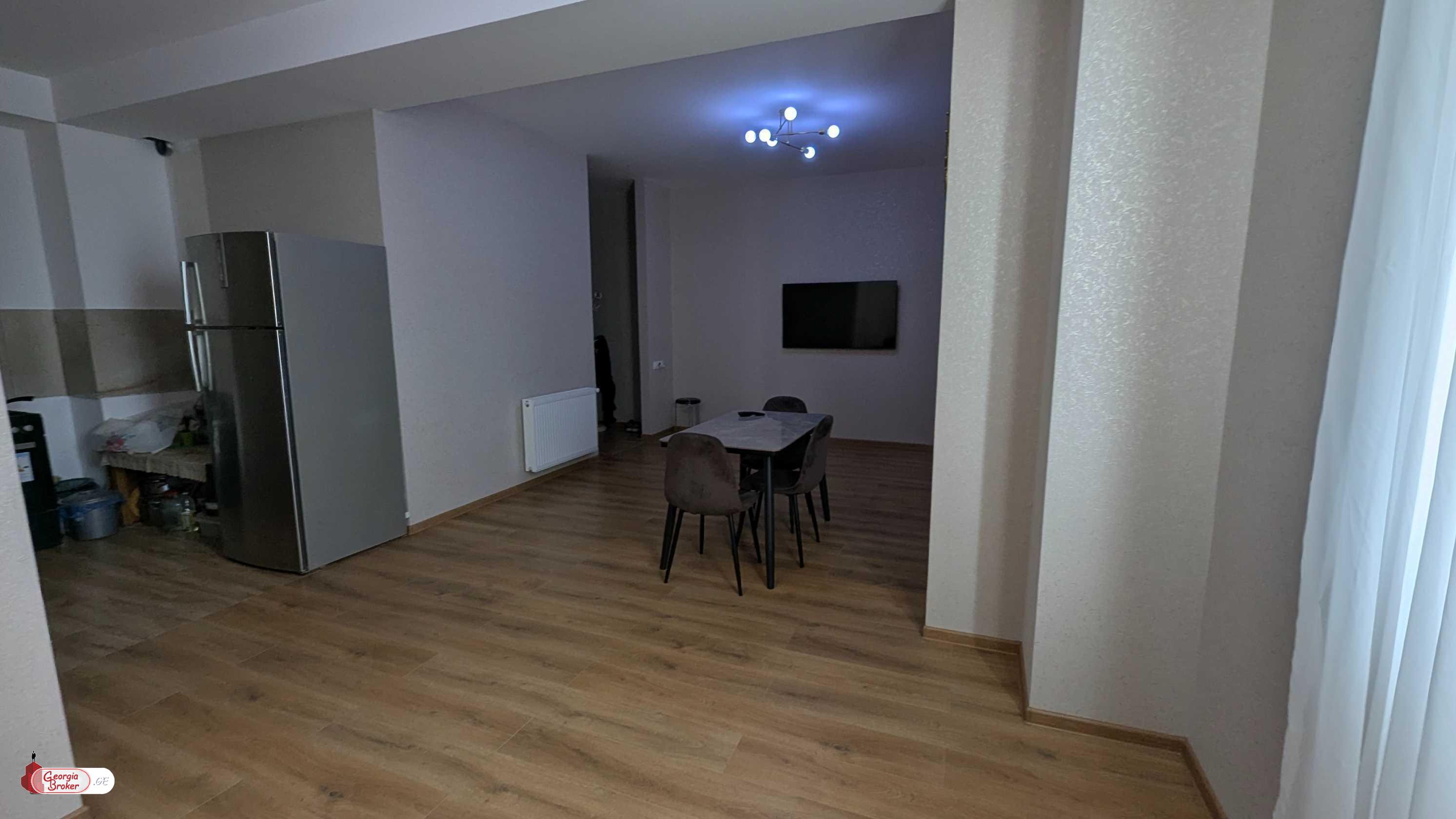 продается квартира с новым ремонтом 3-комнаты