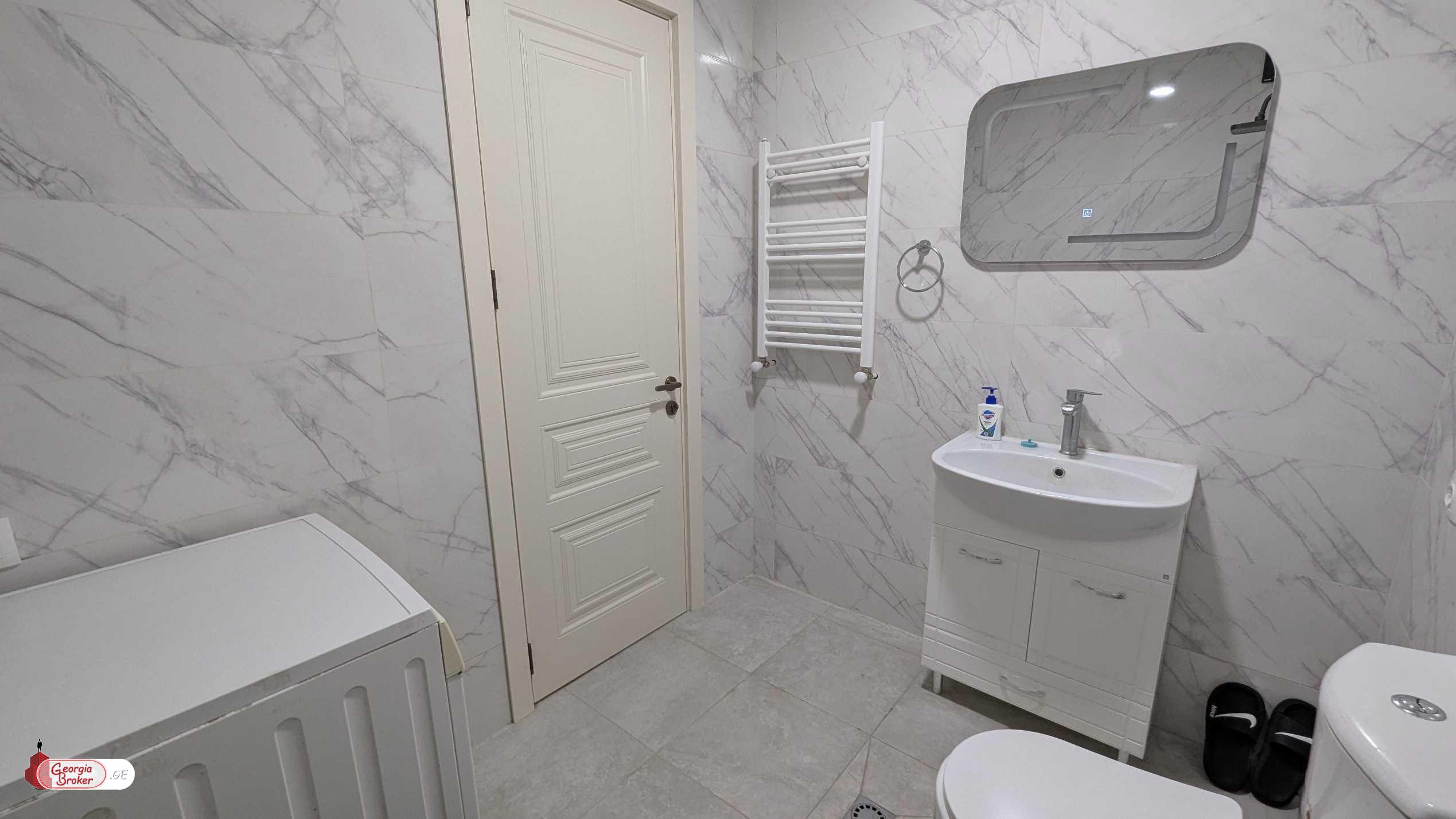 продается квартира с новым ремонтом 3-комнаты