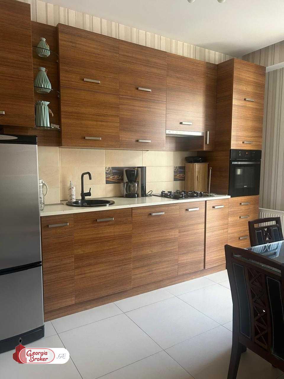 продается квартира с новым ремонтом 3-комнаты