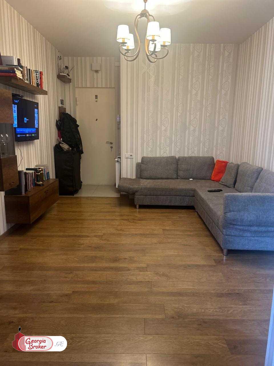 продается квартира с новым ремонтом 3-комнаты