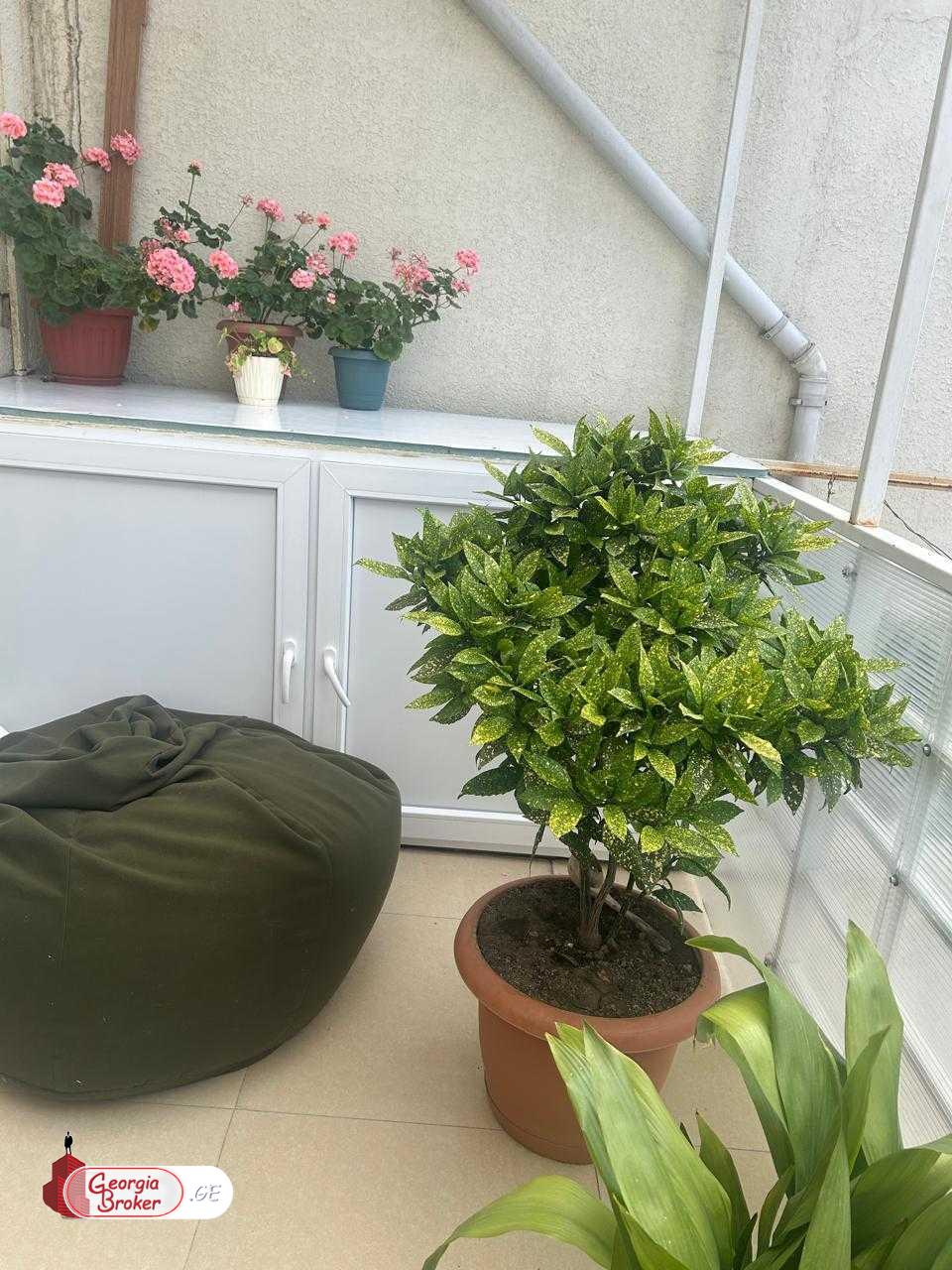 продается квартира с новым ремонтом 3-комнаты