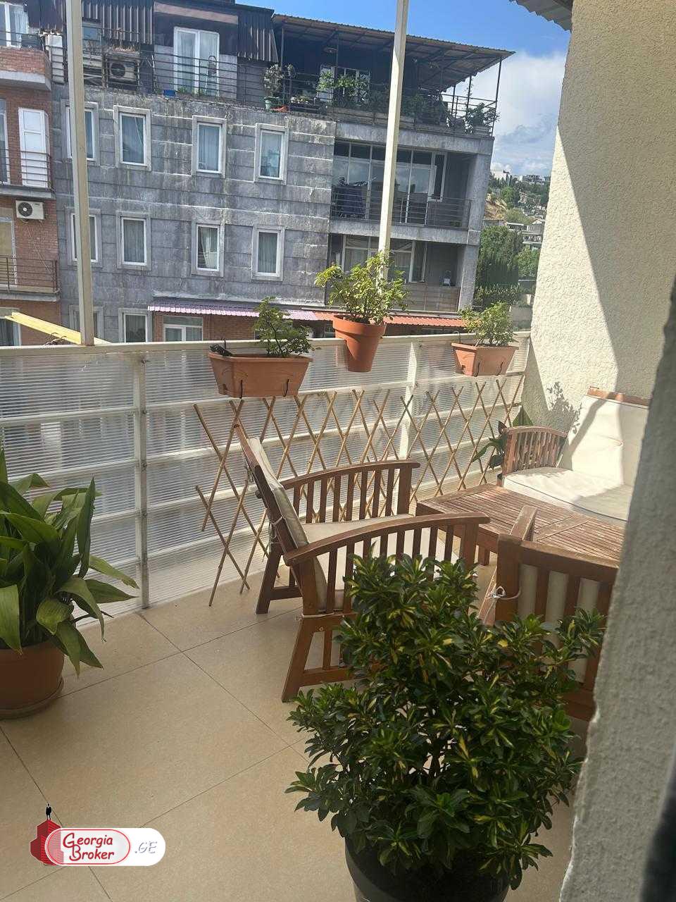 продается квартира с новым ремонтом 3-комнаты