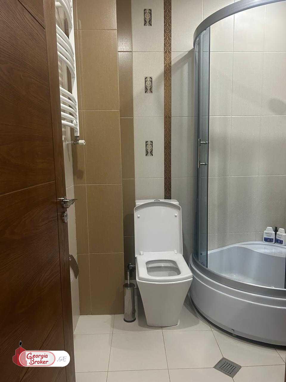 продается квартира с новым ремонтом 3-комнаты