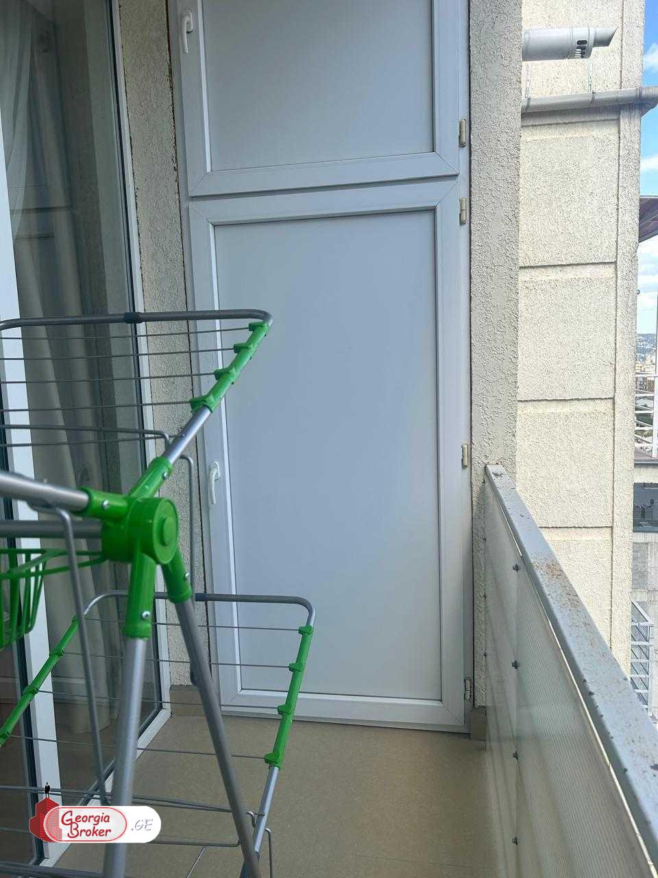 продается квартира с новым ремонтом 3-комнаты