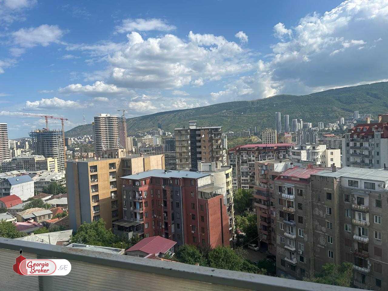 продается квартира с новым ремонтом 3-комнаты