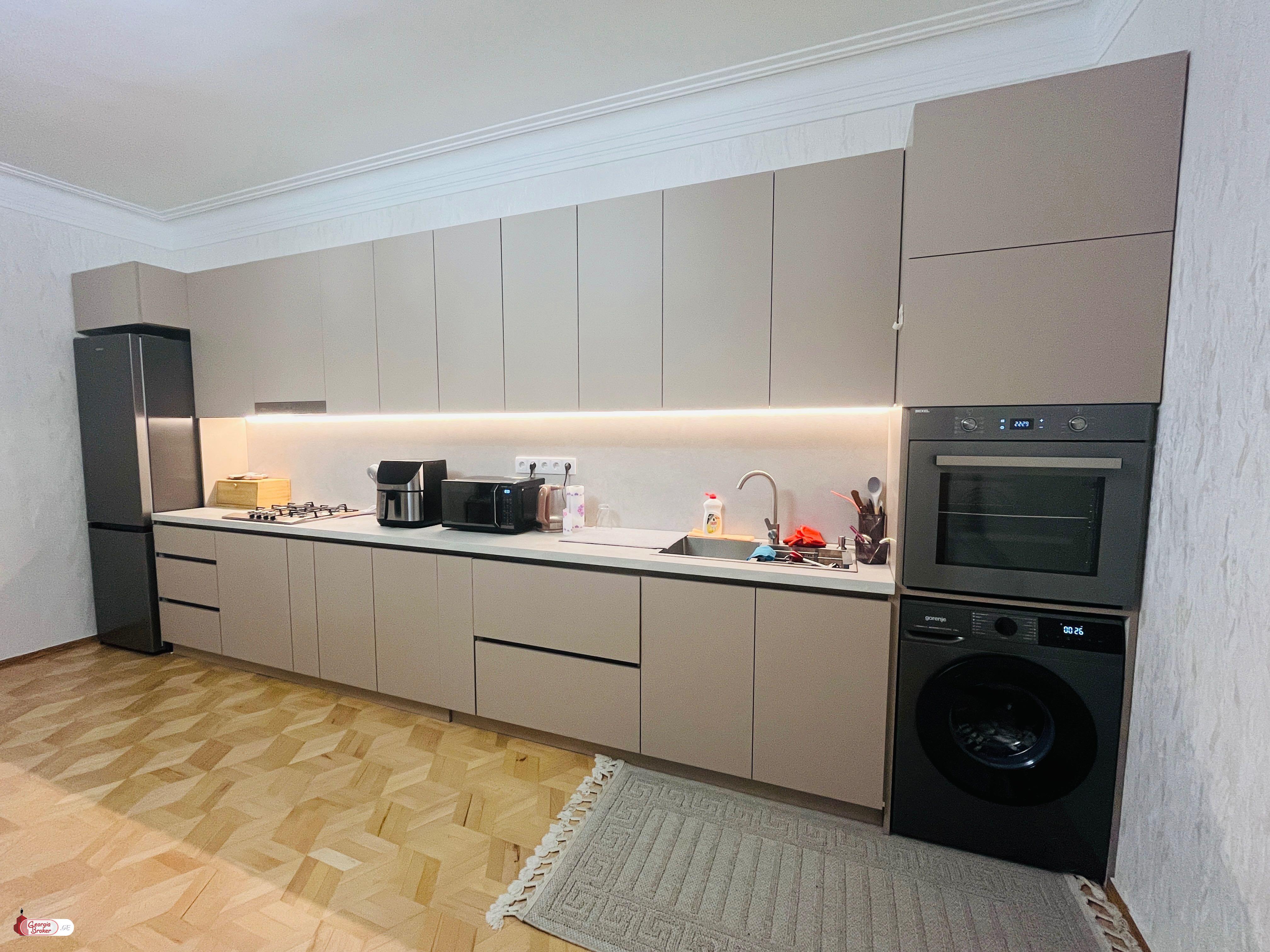 იყიდება ახალი გარემონტებული 4 ოთახიანი ბინა