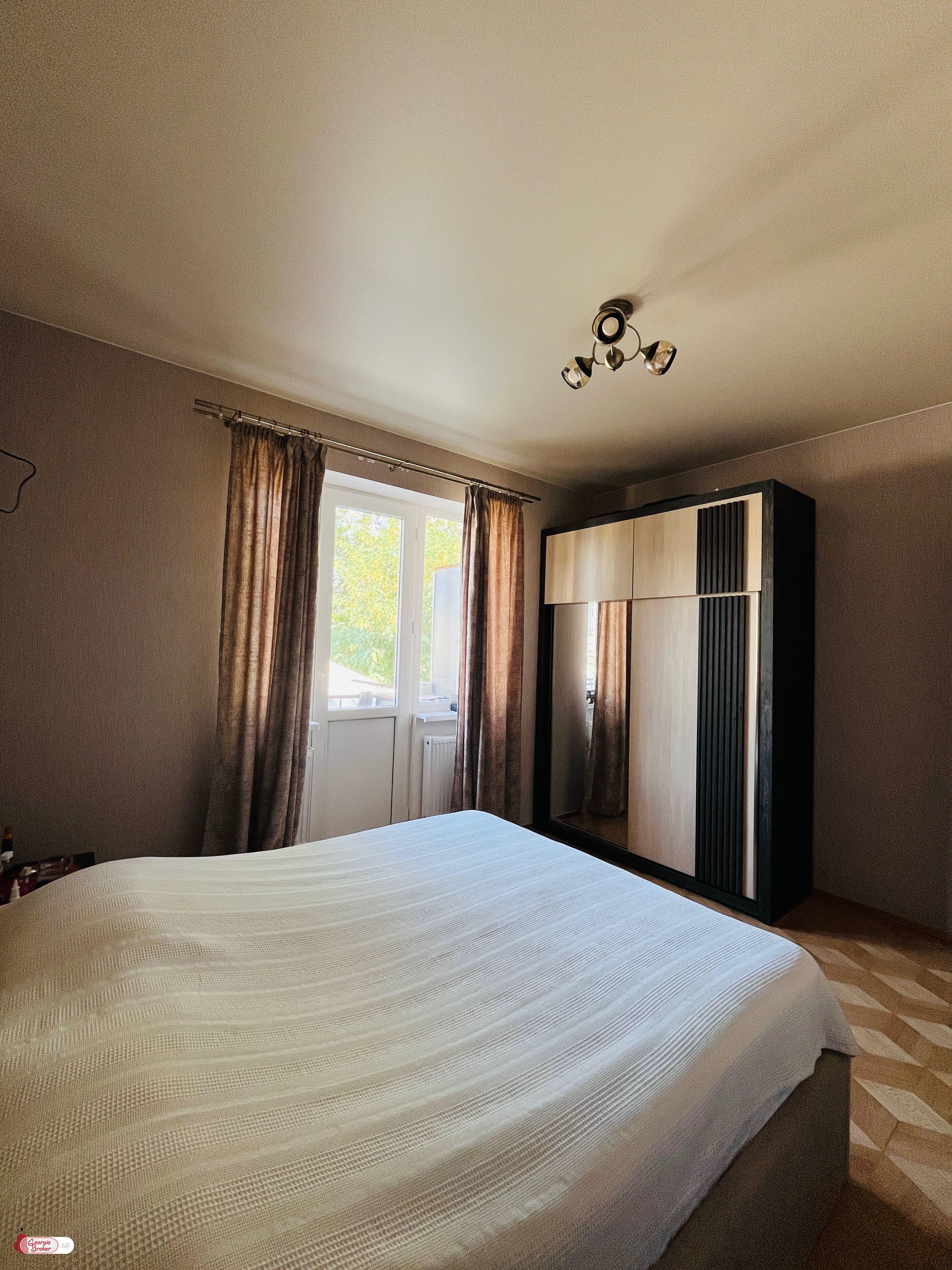 იყიდება ახალი გარემონტებული 4 ოთახიანი ბინა