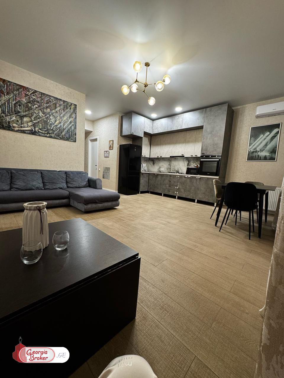 продается квартира с новым ремонтом 4-комнаты