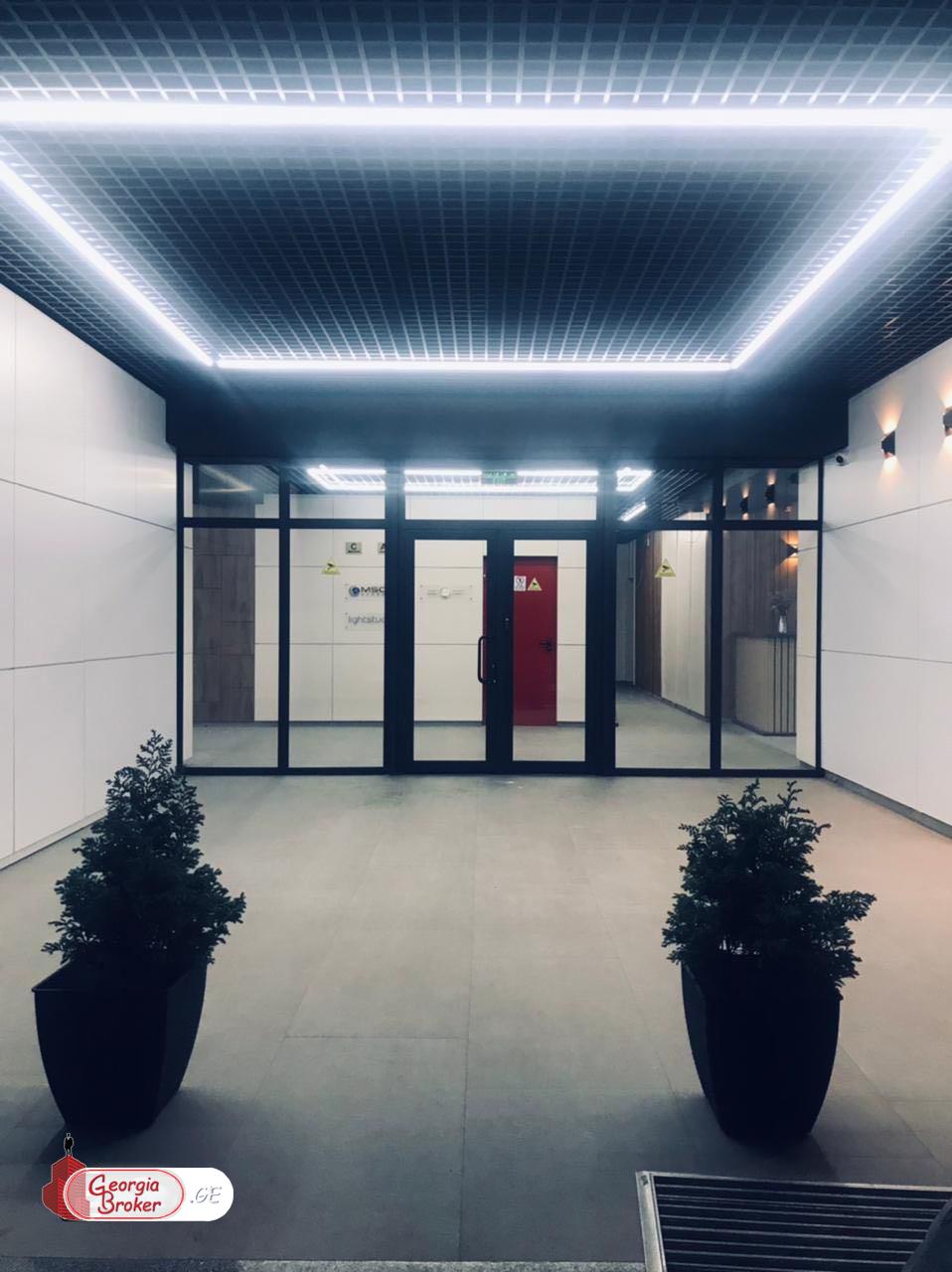 продается квартира с новым ремонтом 4-комнаты