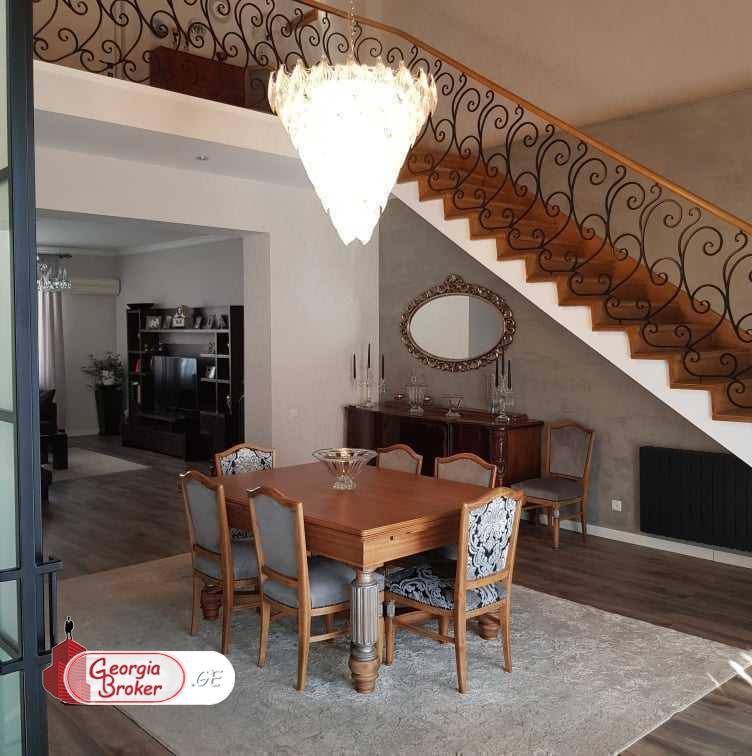 продается квартира с новым ремонтом 5-комнат