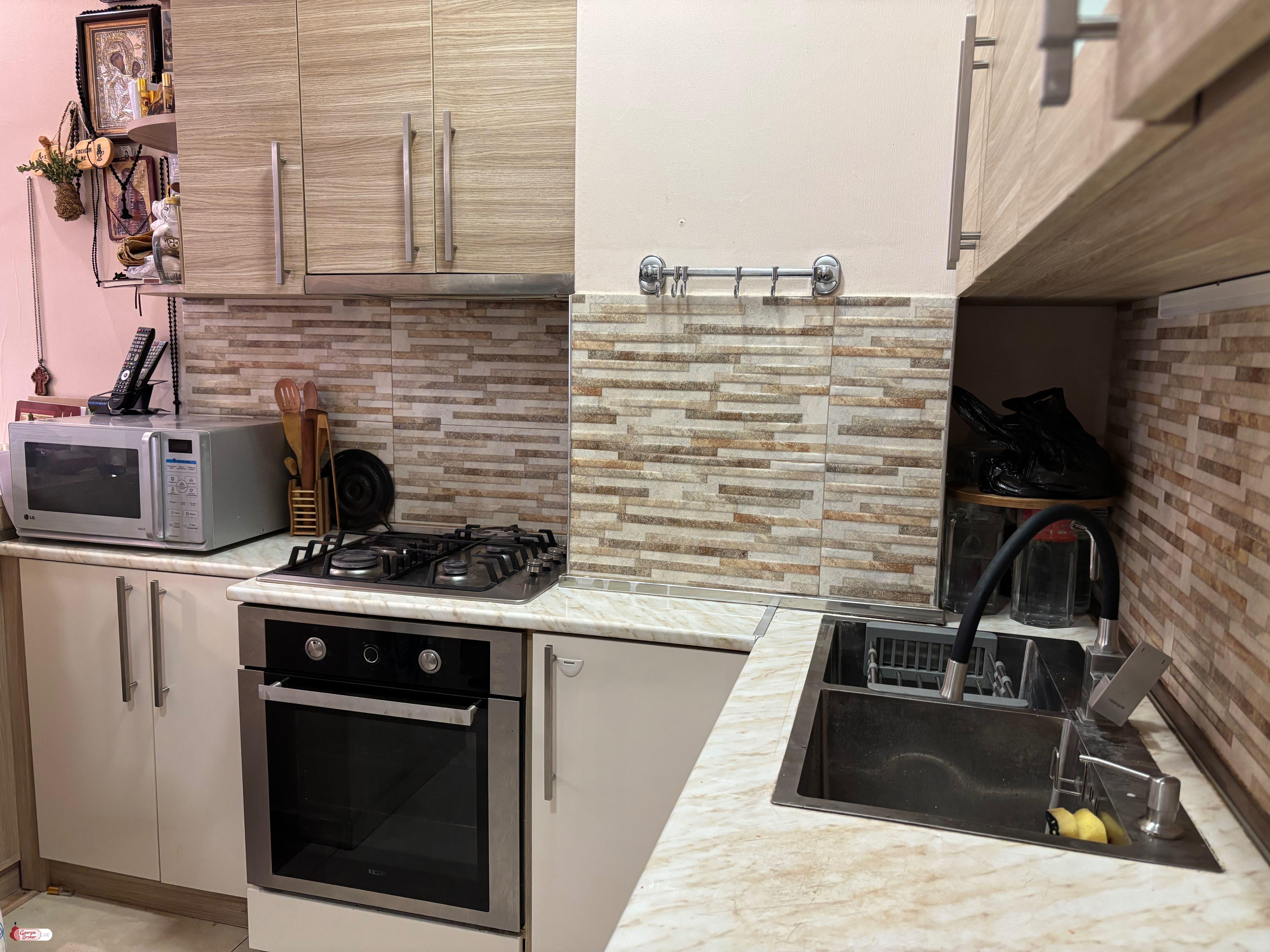 продается квартира с новым ремонтом 2-комнаты