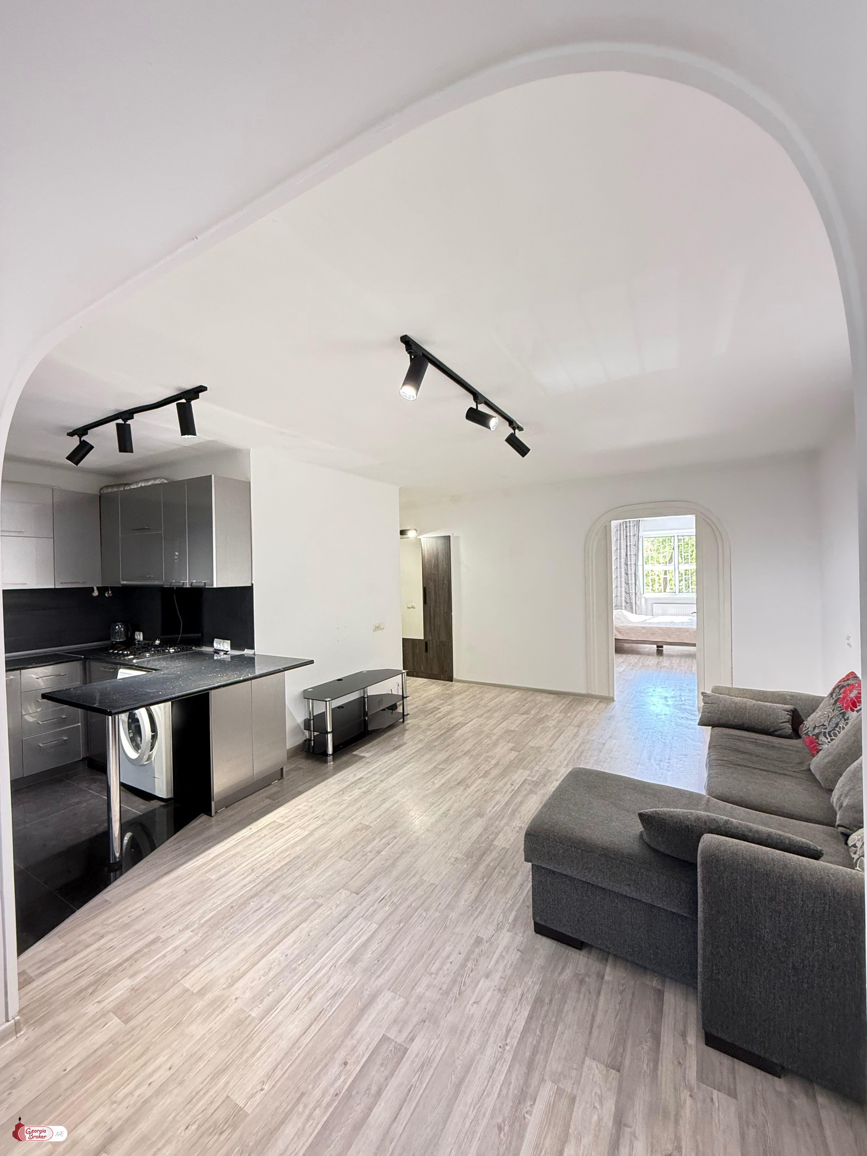 продается дом с новым ремонтом 2-комнаты